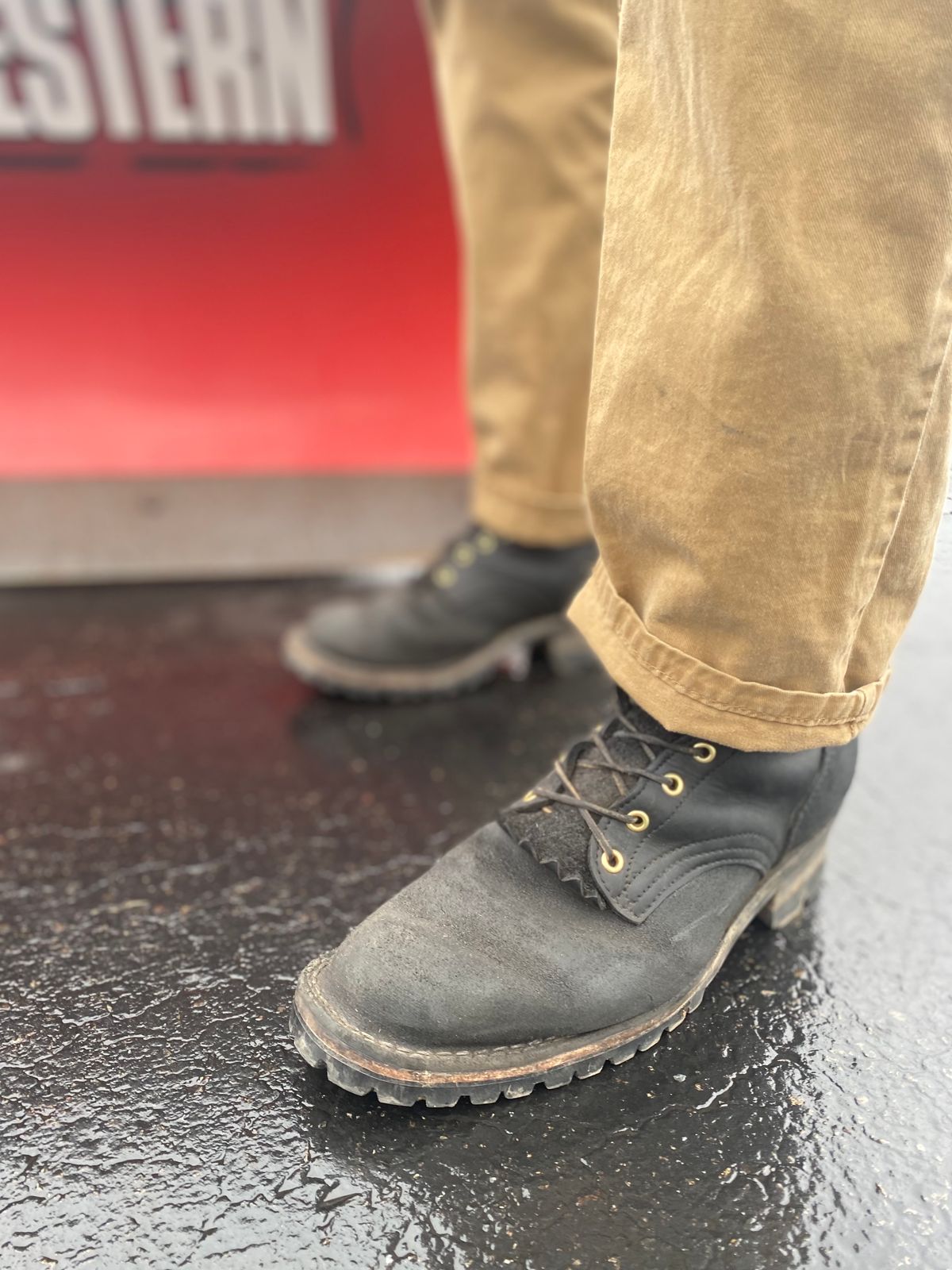 Photo by bootbeater on December 18, 2023 of the Frank's Boots The Patriot in Black Roughout Work Leather.