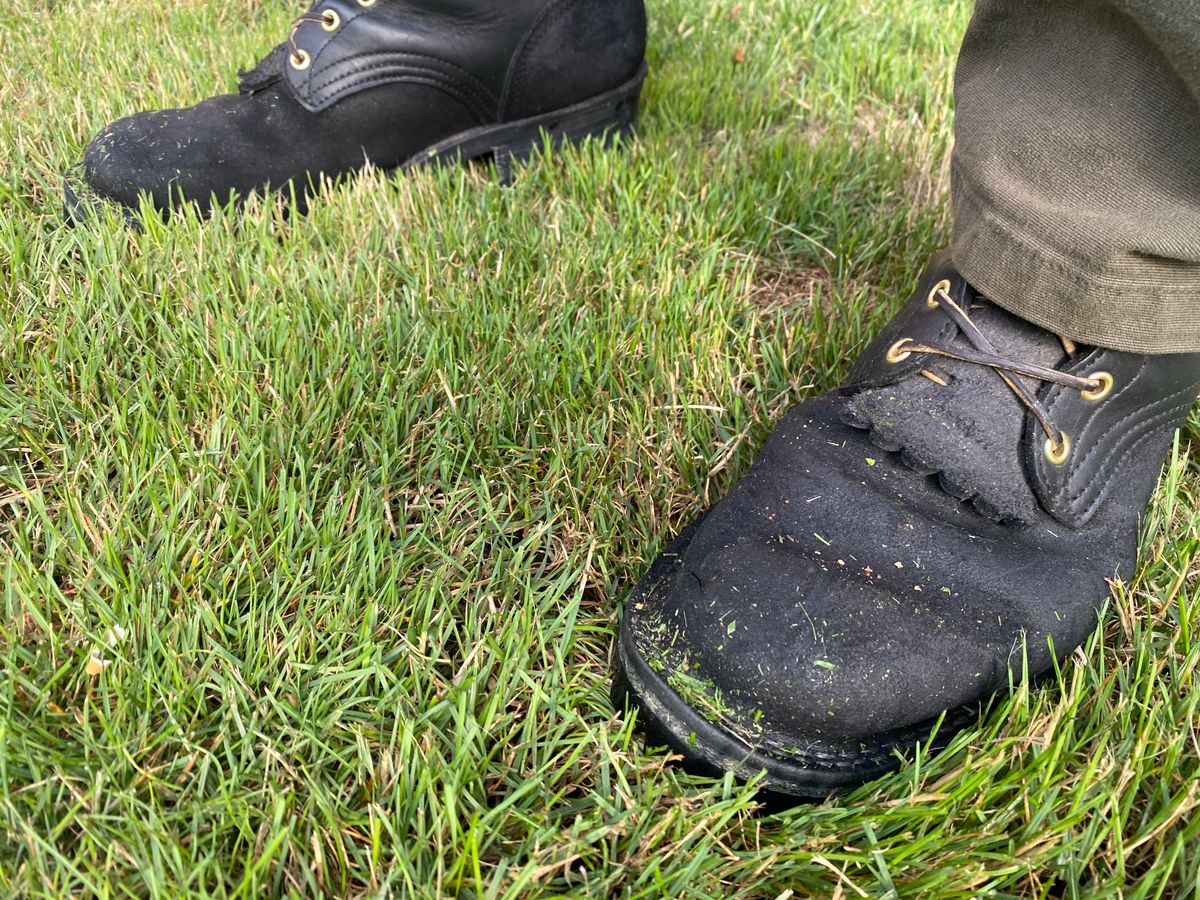 Photo by bootbeater on July 14, 2023 of the Frank's Boots The Patriot in Black Roughout Work Leather.