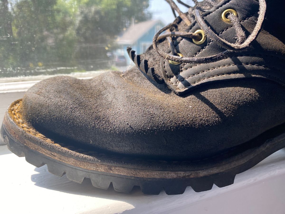 Photo by bootbeater on August 22, 2023 of the Frank's Boots The Patriot in Black Roughout Work Leather.