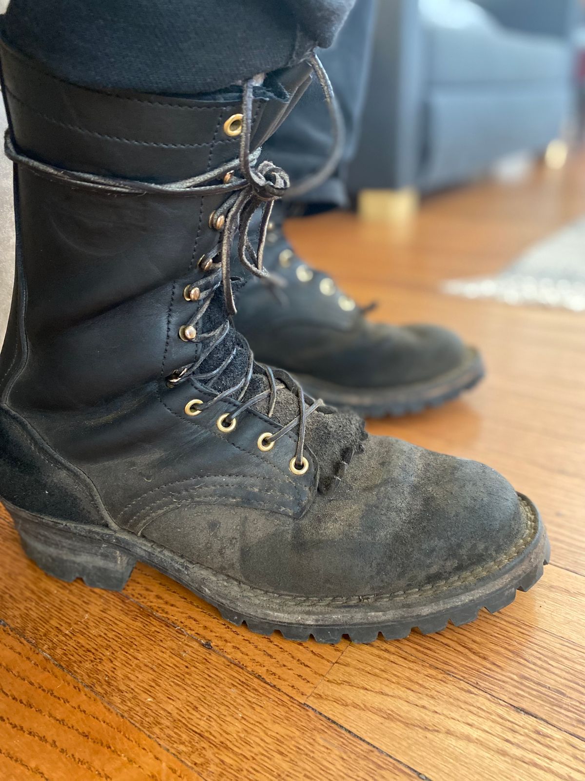 Photo by bootbeater on August 25, 2023 of the Frank's Boots The Patriot in Black Roughout Work Leather.