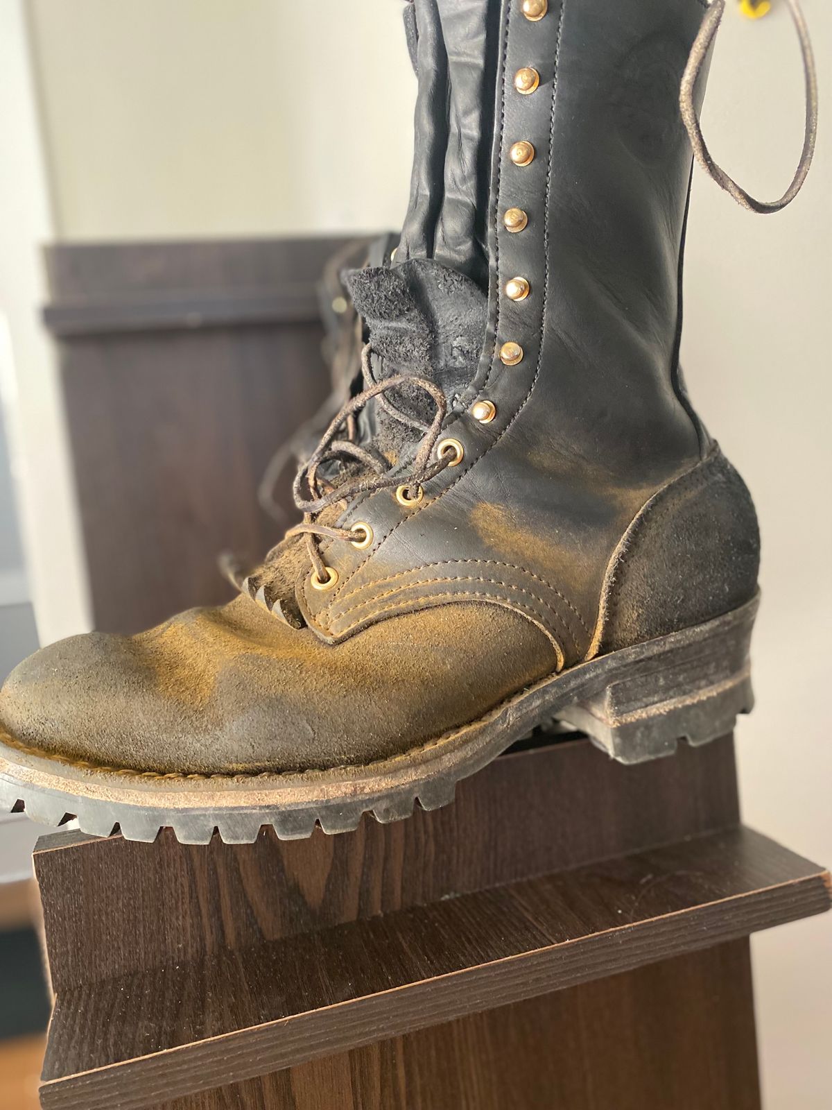 Photo by bootbeater on August 28, 2023 of the Frank's Boots The Patriot in Black Roughout Work Leather.