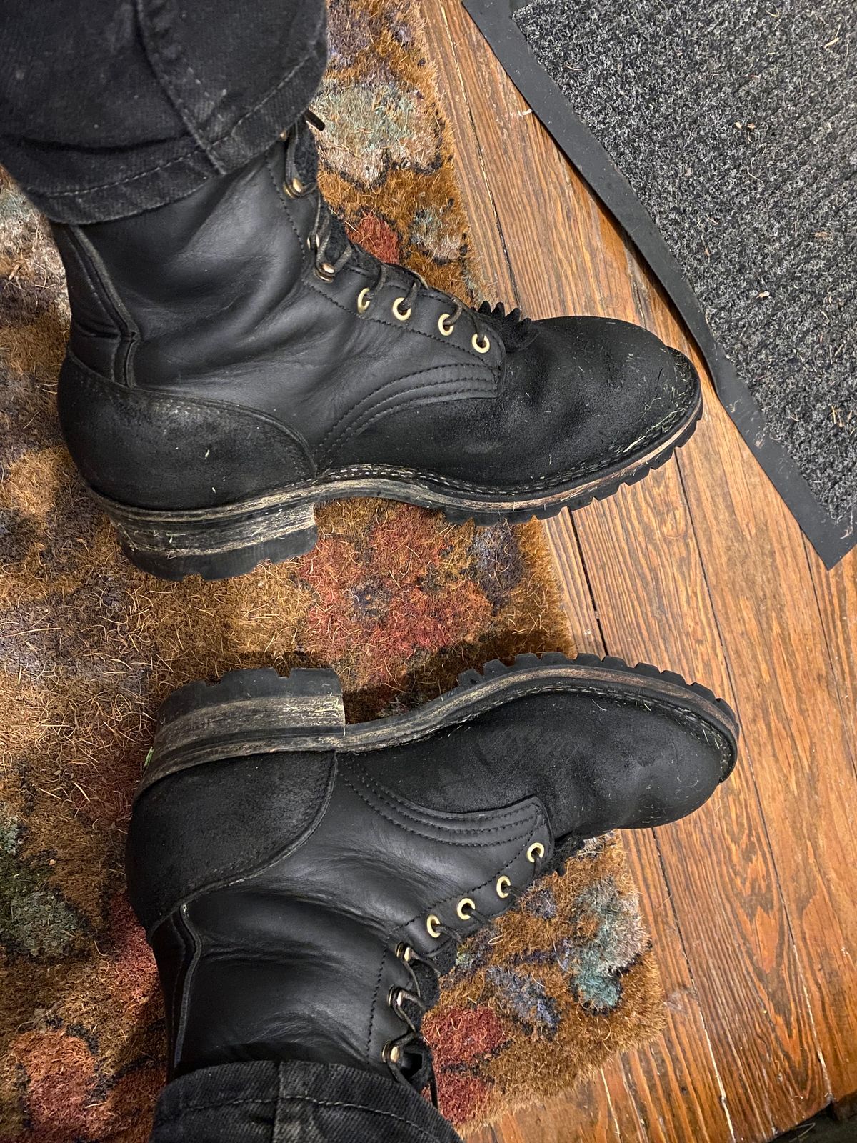 Photo by bootbeater on September 21, 2023 of the Frank's Boots The Patriot in Black Roughout Work Leather.