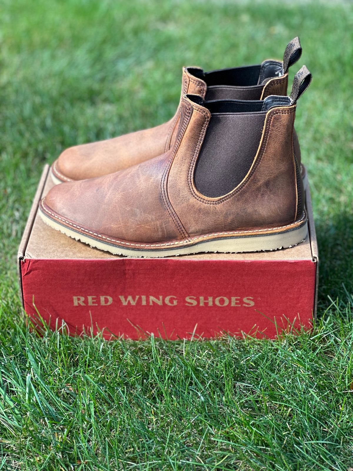 Photo by bootbeater on October 2, 2022 of the Red Wing Weekender Chelsea in S.B. Foot Copper Rough and Tough.