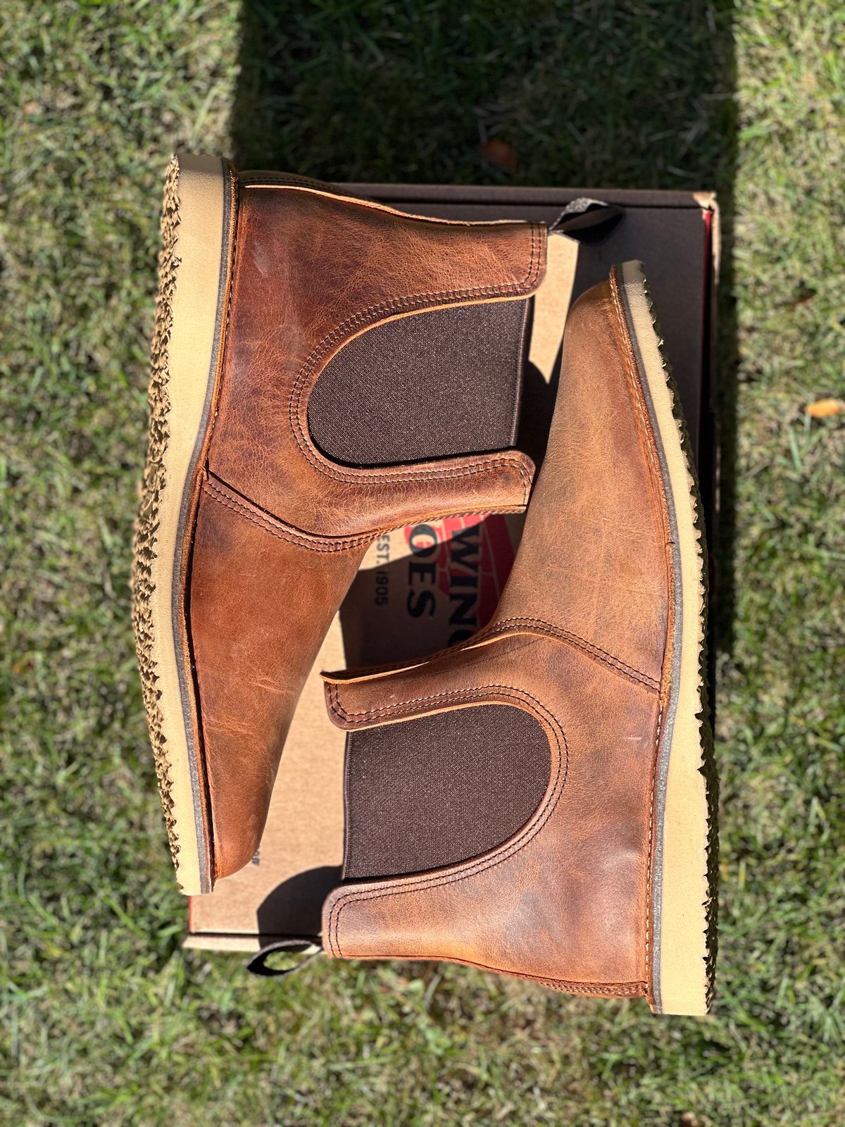 Photo by bootbeater on October 2, 2022 of the Red Wing Weekender Chelsea in S.B. Foot Copper Rough and Tough.