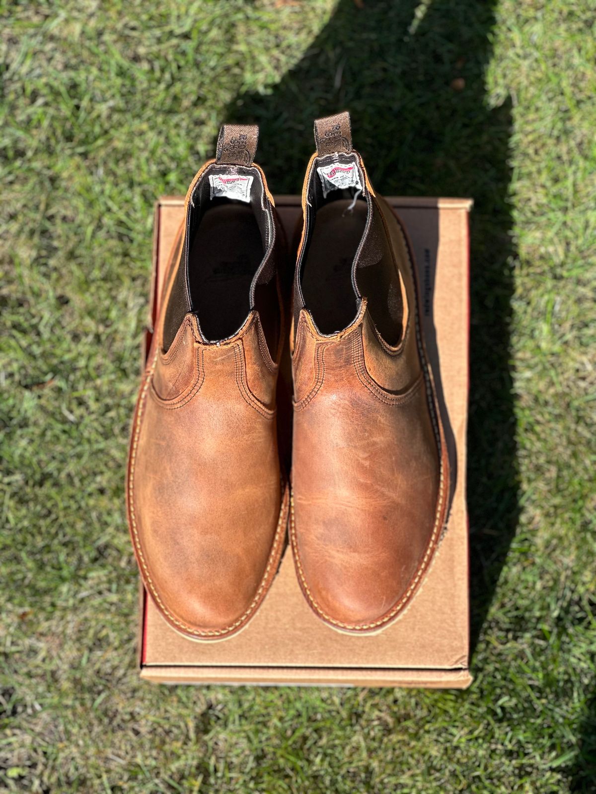 Photo by bootbeater on October 2, 2022 of the Red Wing Weekender Chelsea in S.B. Foot Copper Rough and Tough.