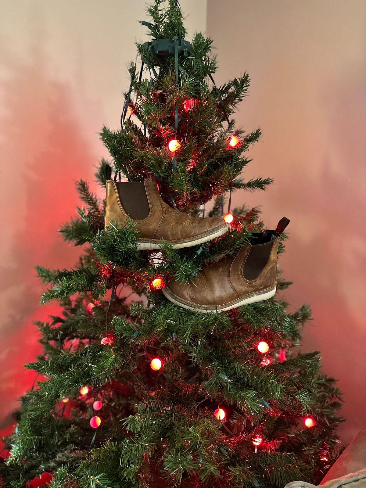 Photo by bootbeater on December 6, 2022 of the Red Wing Weekender Chelsea in S.B. Foot Copper Rough and Tough.
