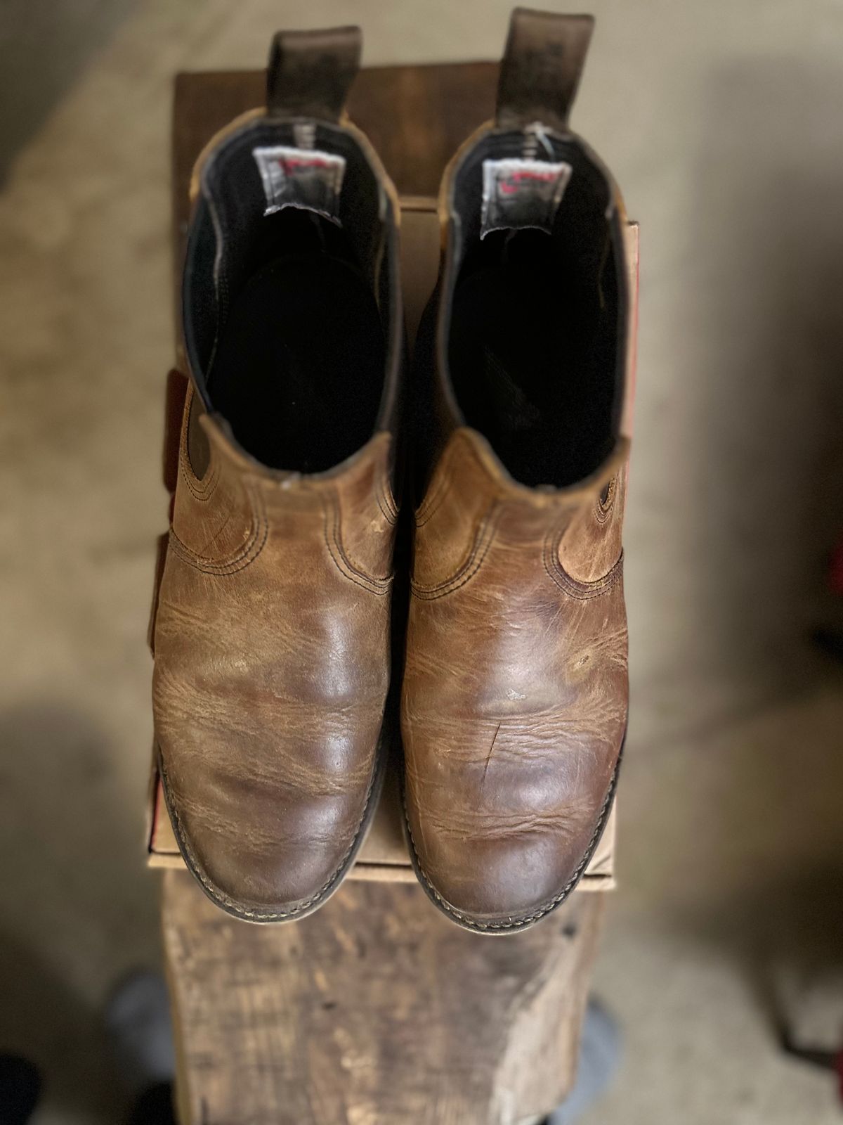 Photo by bootbeater on April 6, 2023 of the Red Wing Weekender Chelsea in S.B. Foot Copper Rough and Tough.