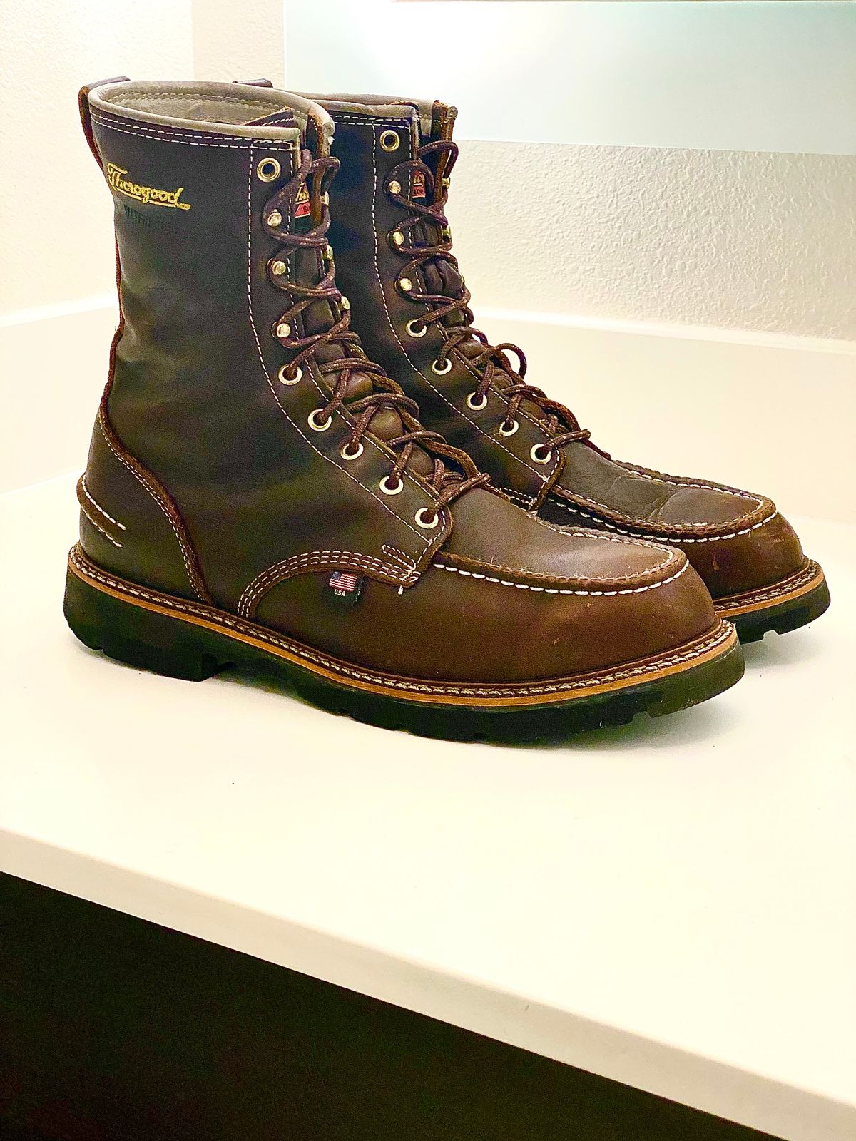 Photo by Jeff_in_the_pnw on December 14, 2022 of the Thorogood 8" Moc Toe in Unknown Leather.