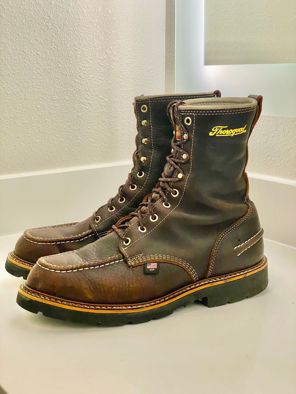 Photo by Jeff_in_the_pnw on December 14, 2022 of the Thorogood 8" Moc Toe in Unknown Leather.