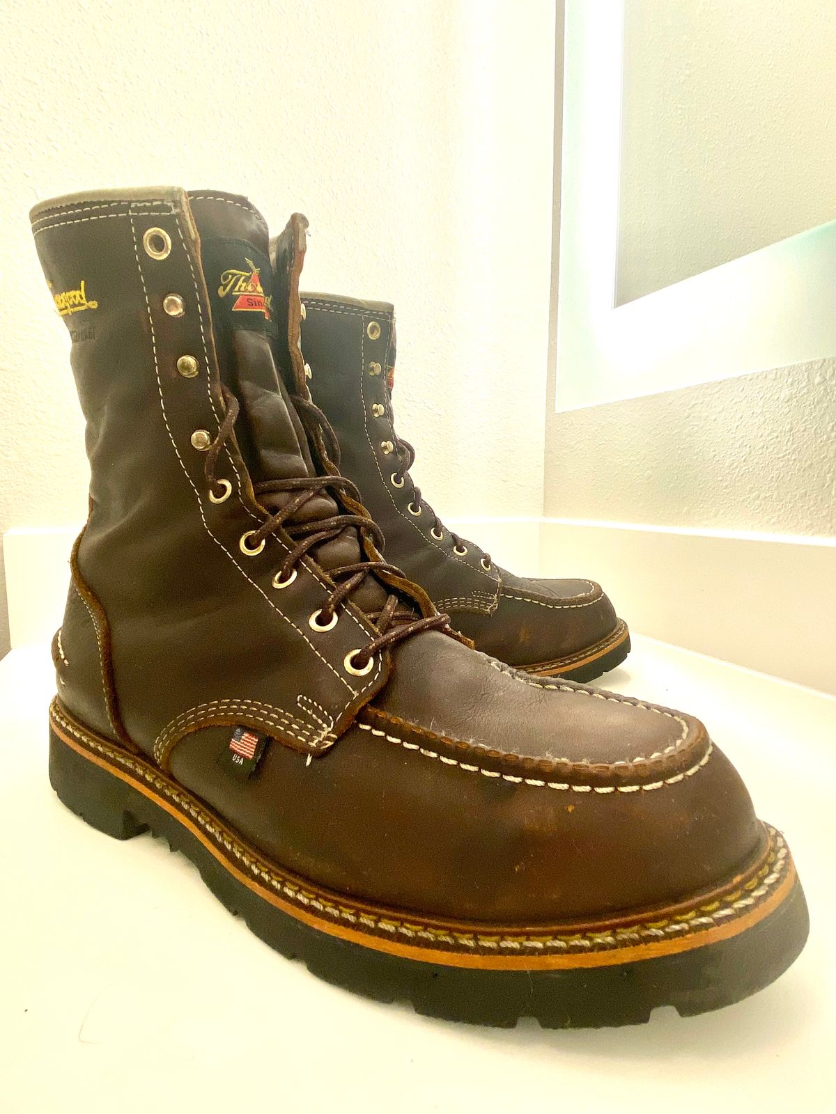 Photo by Jeff_in_the_pnw on December 14, 2022 of the Thorogood 8" Moc Toe in Unknown Leather.