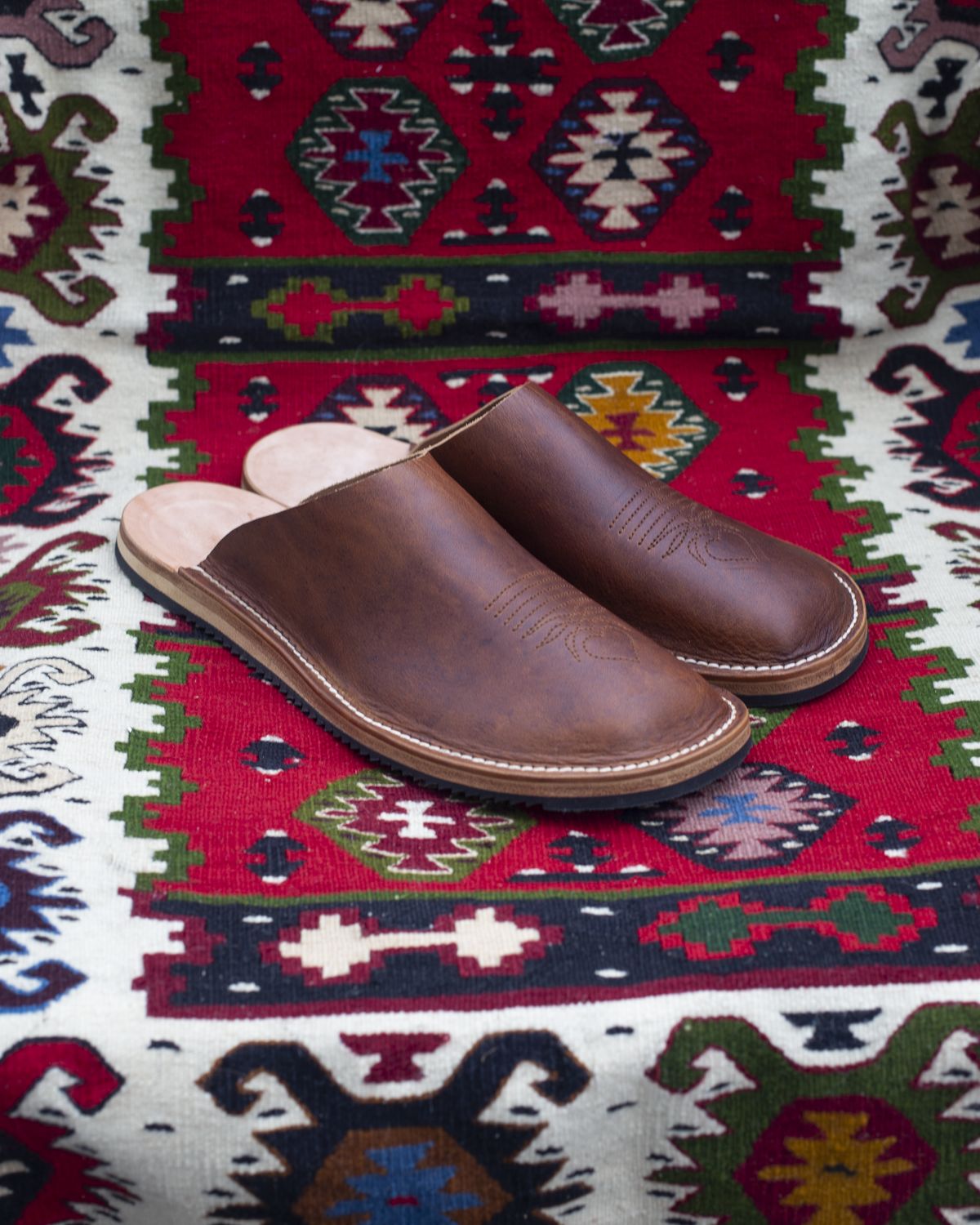 Photo by baschdln on June 28, 2025 of the Self-Made Mules in Austrian Cow-hide, Natural.