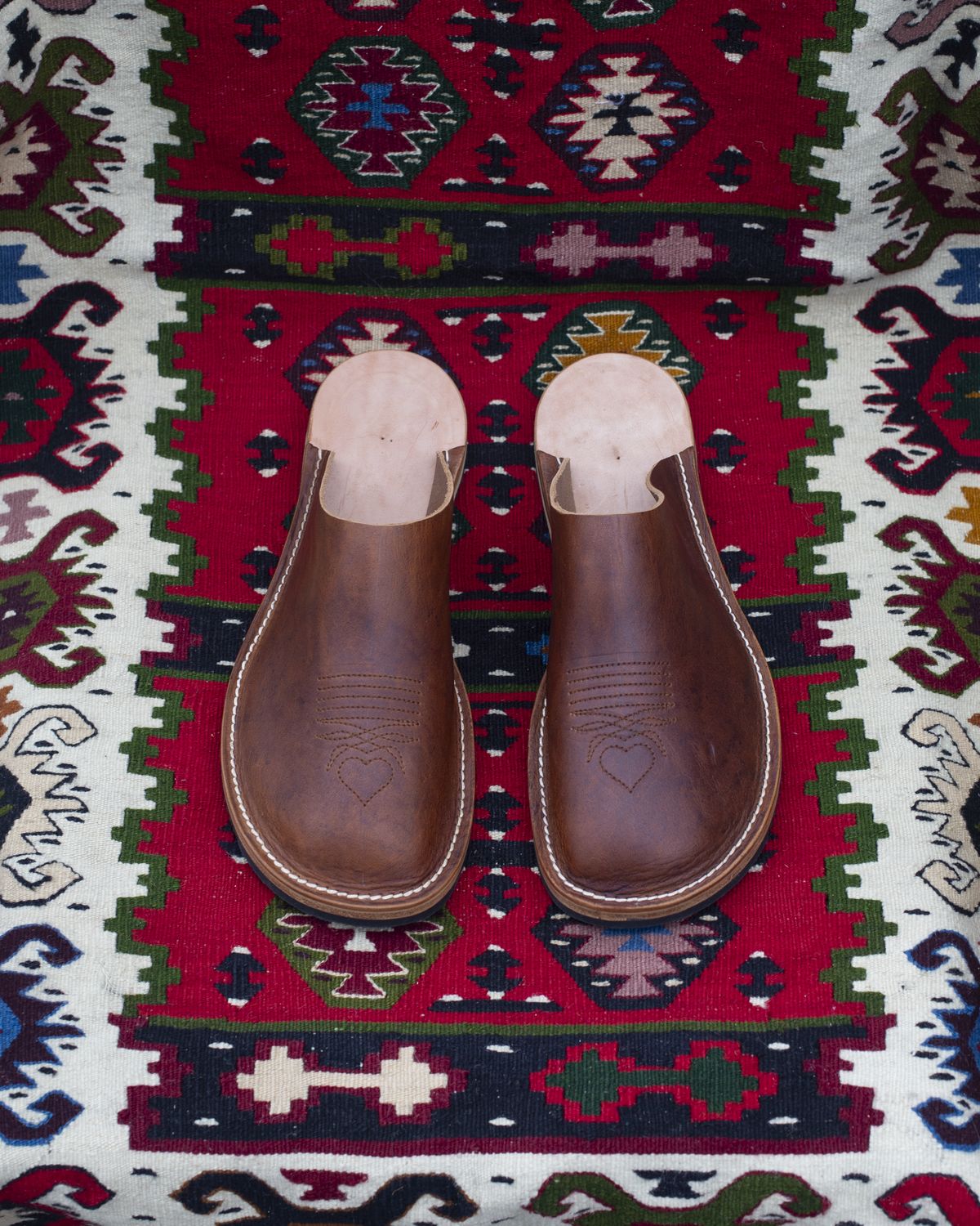 Photo by baschdln on June 28, 2025 of the Self-Made Mules in Austrian Cow-hide, Natural.