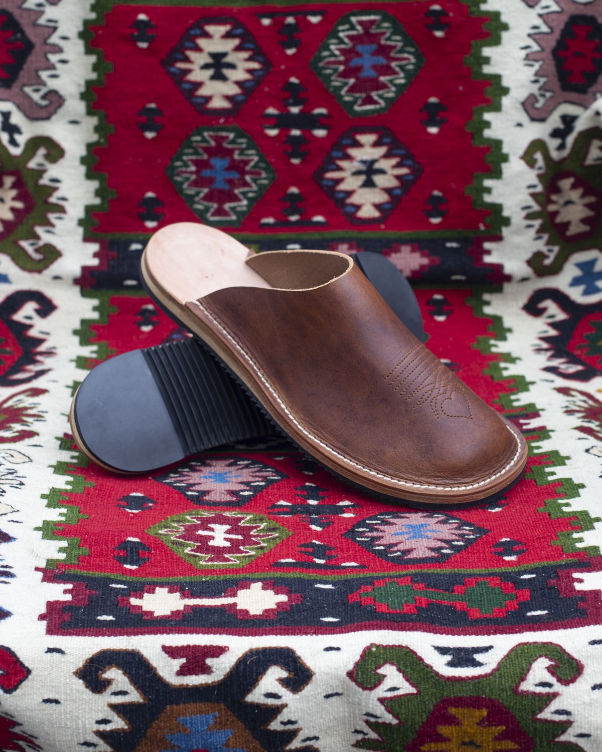 Photo by baschdln on June 28, 2025 of the Self-Made Mules in Austrian Cow-hide, Natural.