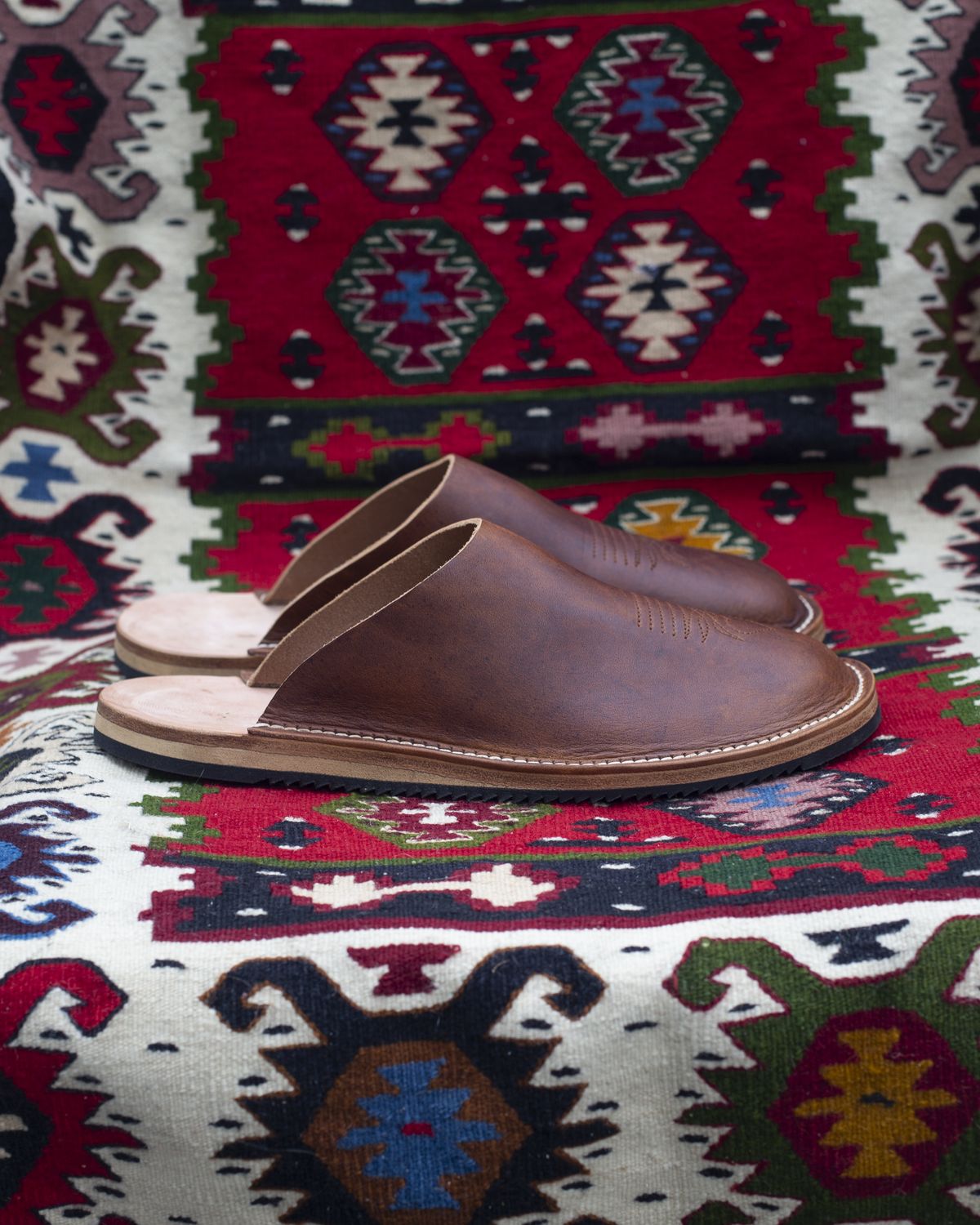 Photo by baschdln on June 28, 2025 of the Self-Made Mules in Austrian Cow-hide, Natural.