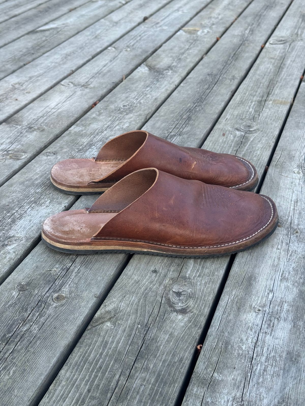 Photo by baschdln on August 5, 2025 of the Self-Made Mules in Austrian Cow-hide, Natural.