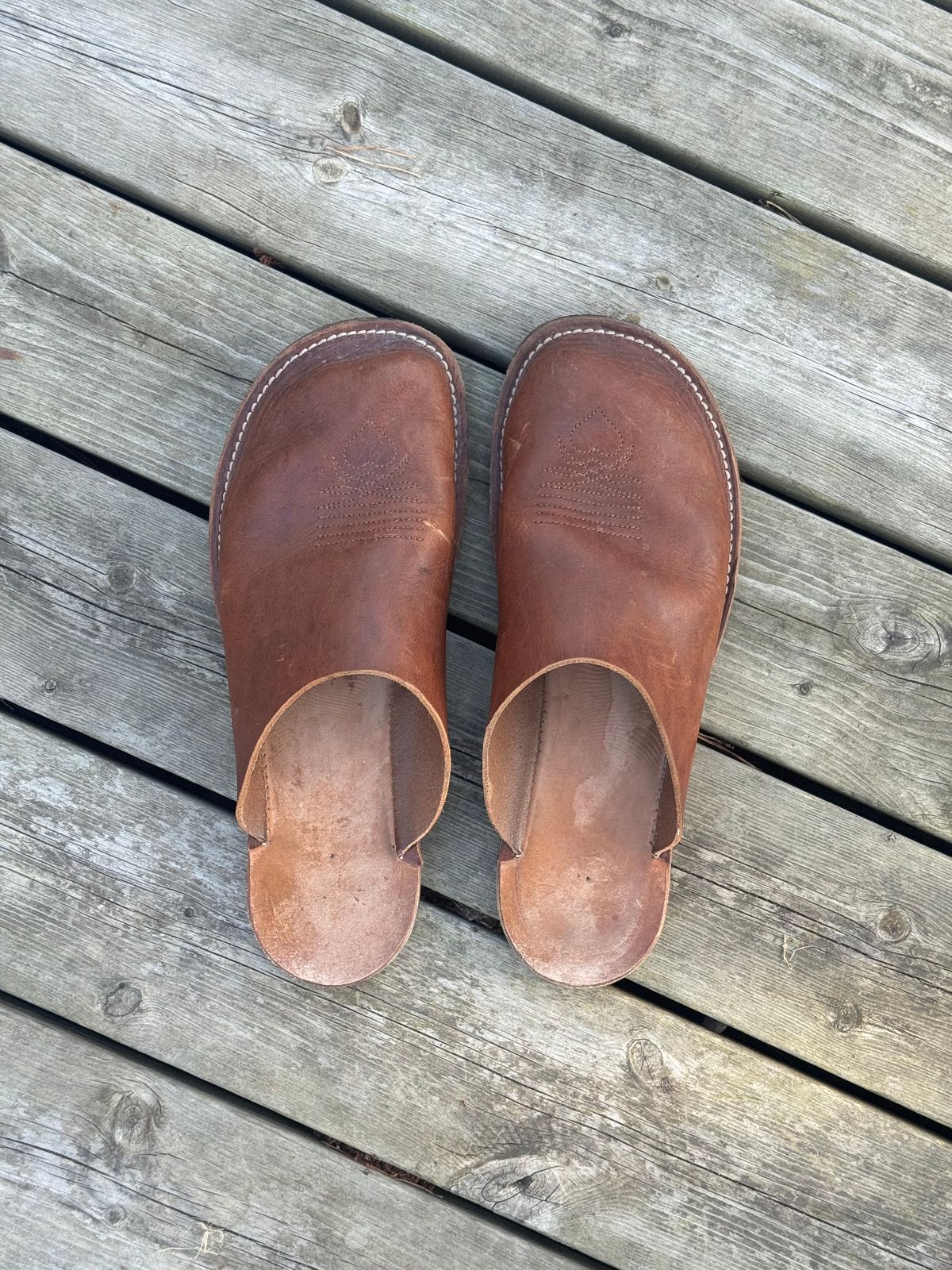 Photo by baschdln on August 5, 2025 of the Self-Made Mules in Austrian Cow-hide, Natural.