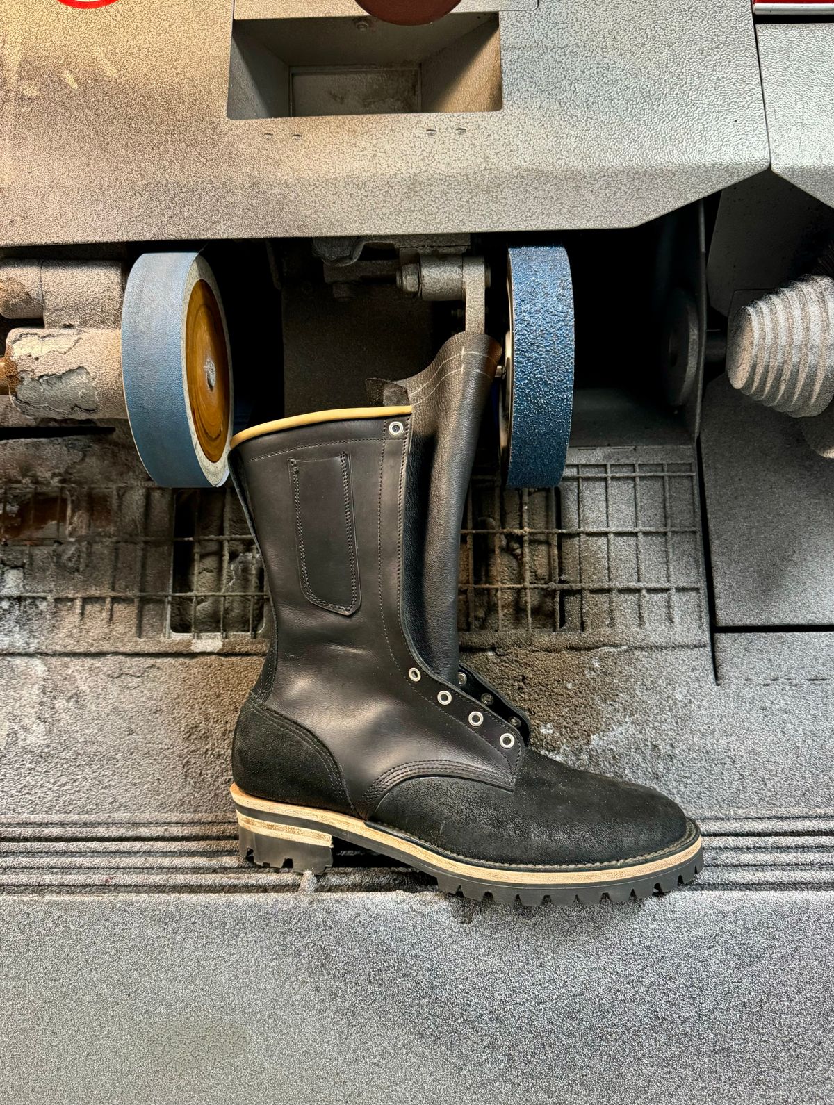 Photo by baschdln on August 9, 2024 of the Self-Made 10” Work Boots in Waterproof Cow-hide.