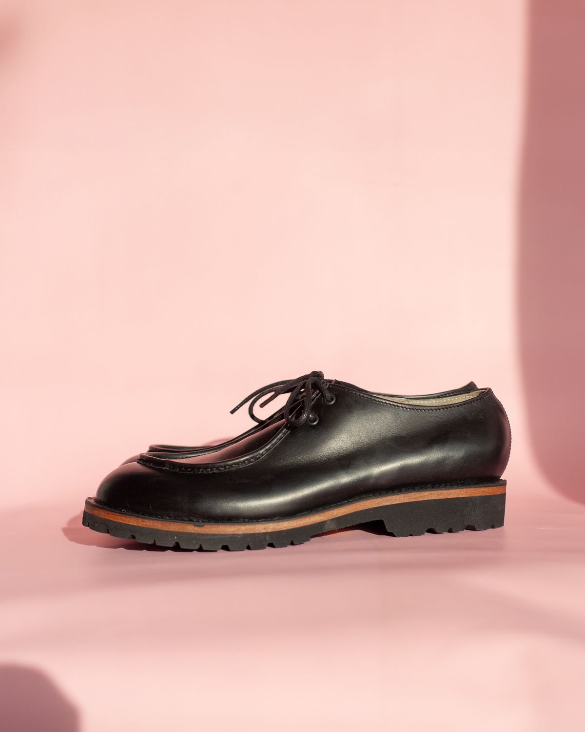 Photo by baschdln on March 18, 2024 of the Self-Made Tyrolean Shoes in Black Waterproof Cowhide.