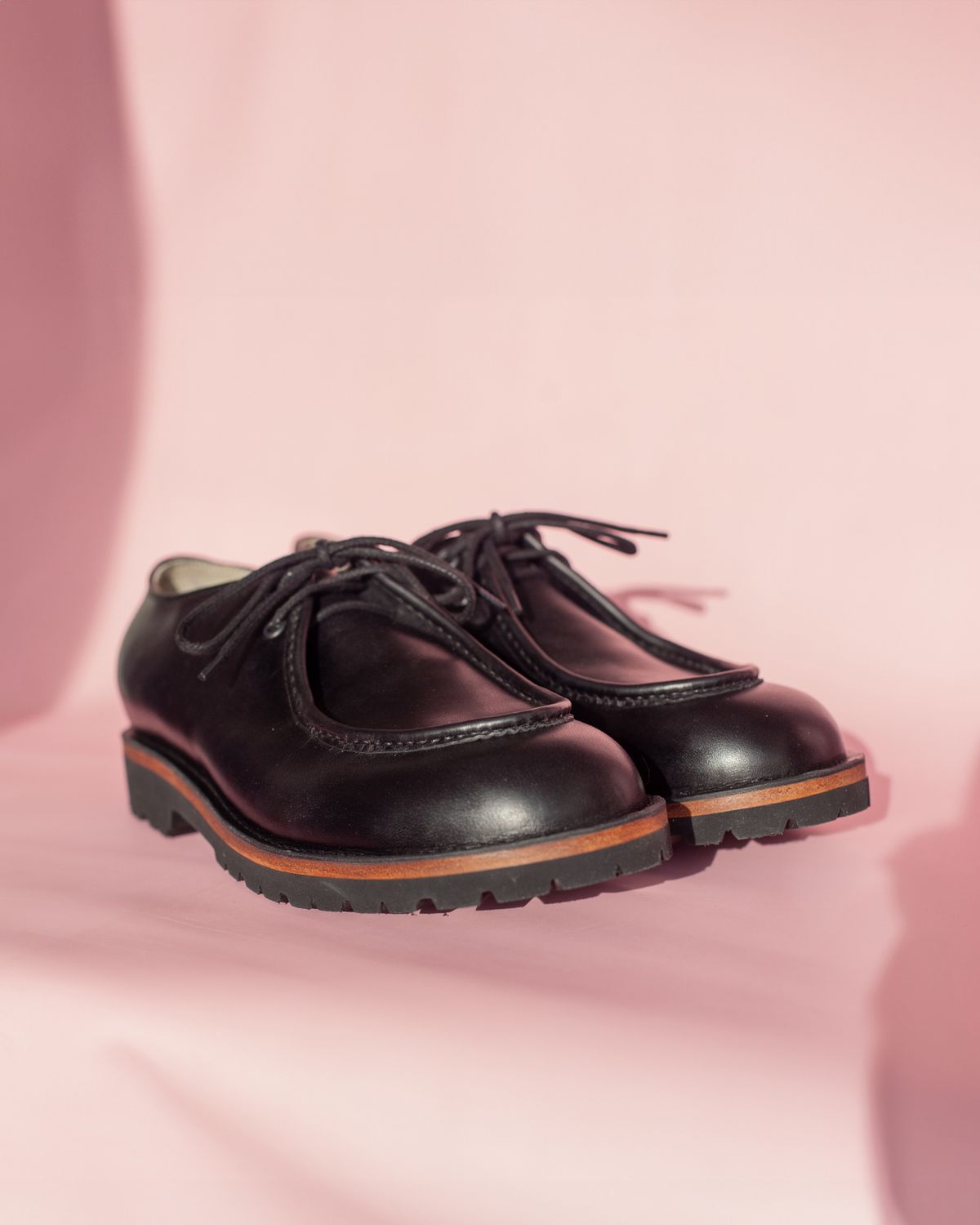 Photo by baschdln on March 18, 2024 of the Self-Made Tyrolean Shoes in Black Waterproof Cowhide.