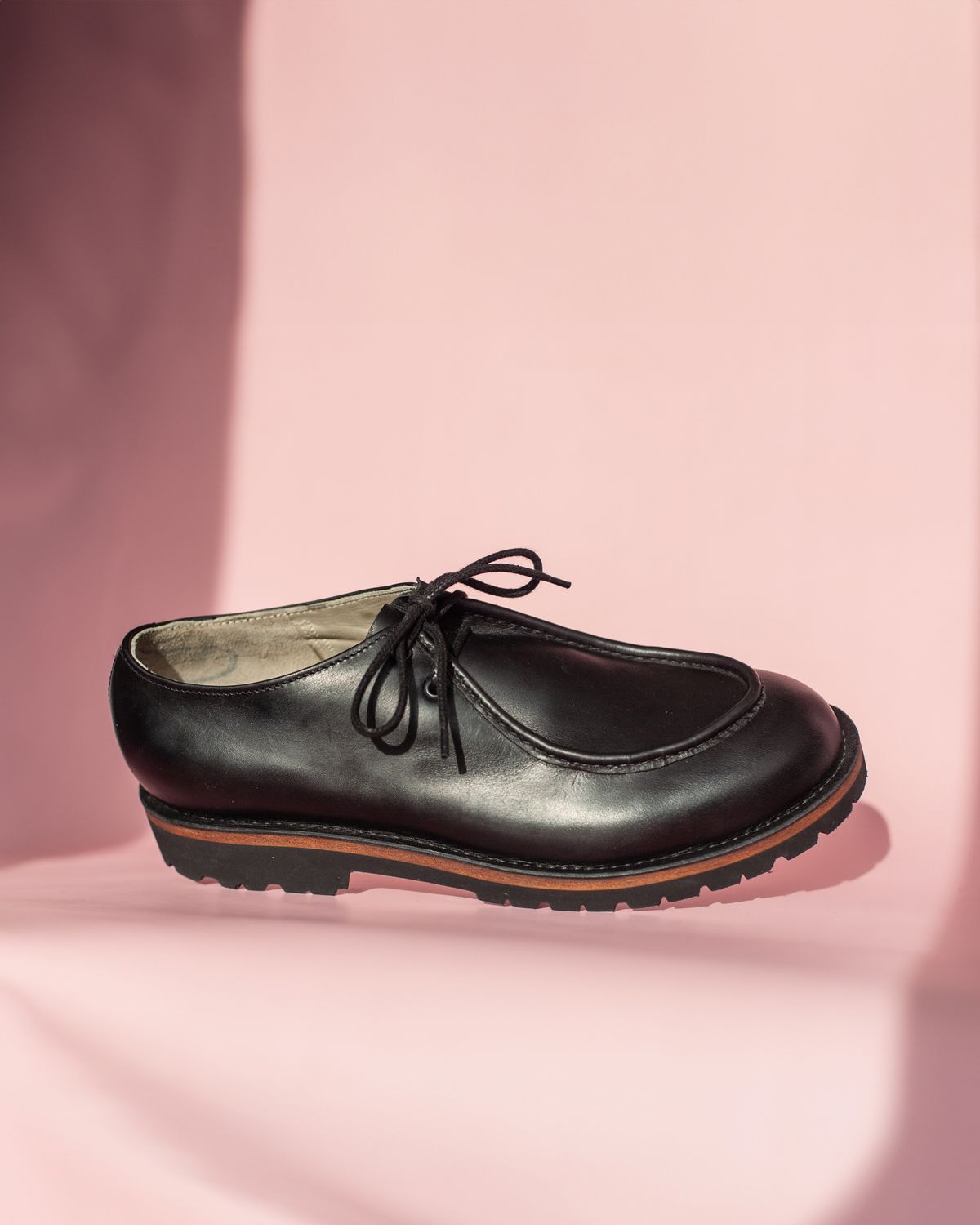 Photo by baschdln on March 18, 2024 of the Self-Made Tyrolean Shoes in Black Waterproof Cowhide.