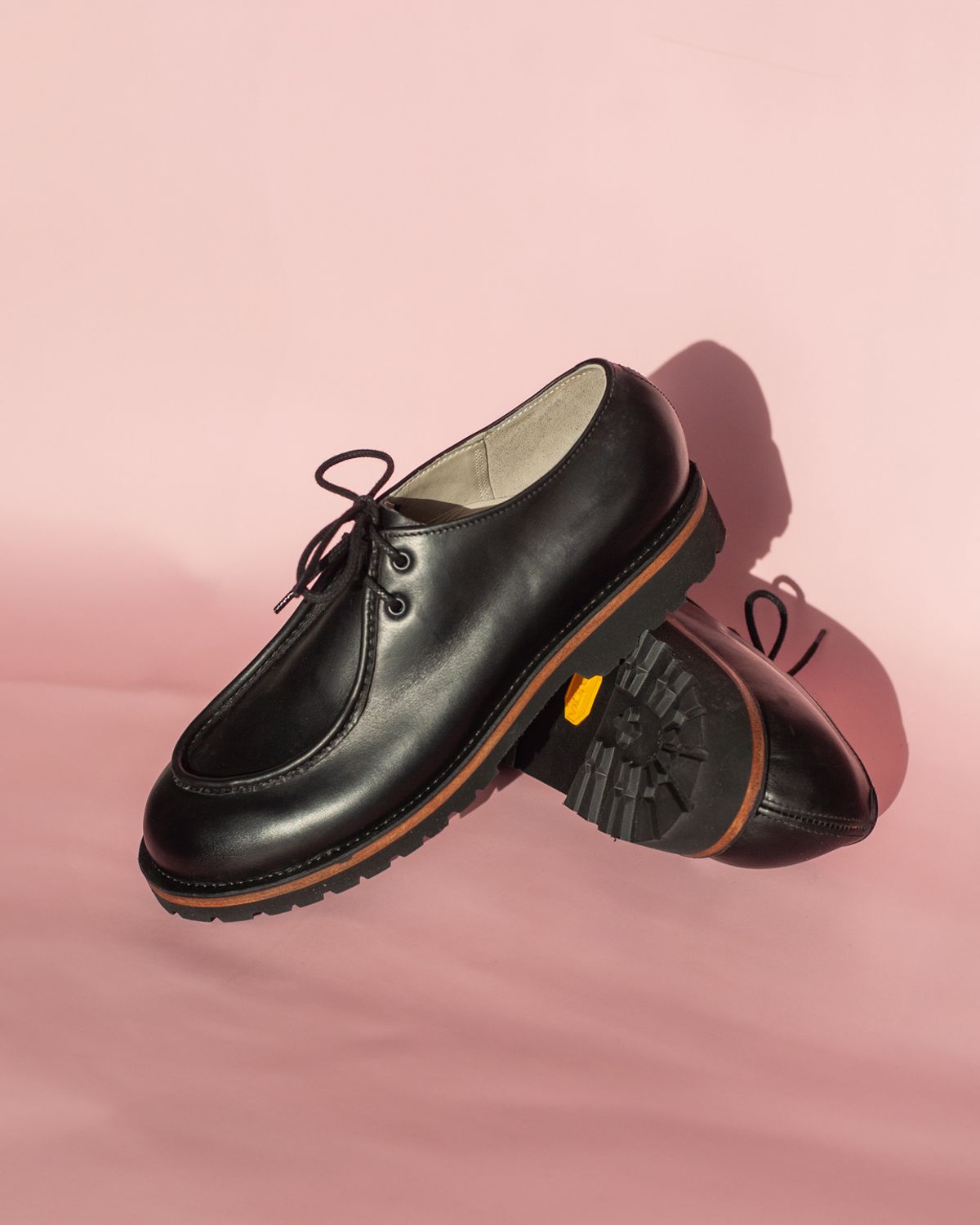 Photo by baschdln on March 18, 2024 of the Self-Made Tyrolean Shoes in Black Waterproof Cowhide.