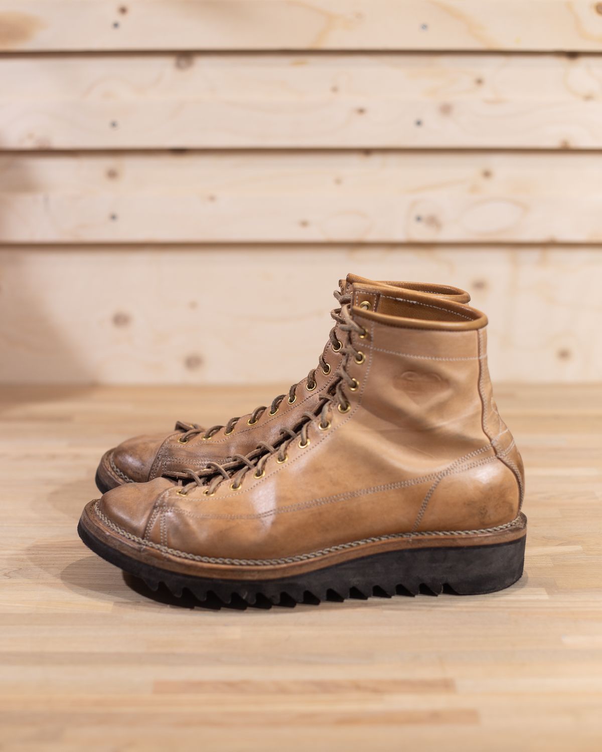 Photo by baschdln on November 5, 2024 of the Self-Made Monkey Boot in Conceria Cloe Crust Horsebutt.