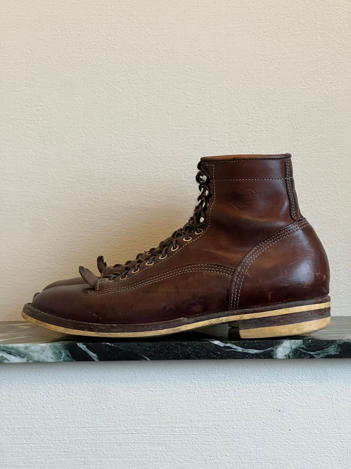 Photo by baschdln on February 5, 2024 of the Self-Made Lace To Toe in Austrian Cow Leather, vegetable Tanned, (reversed) waxed flesh.