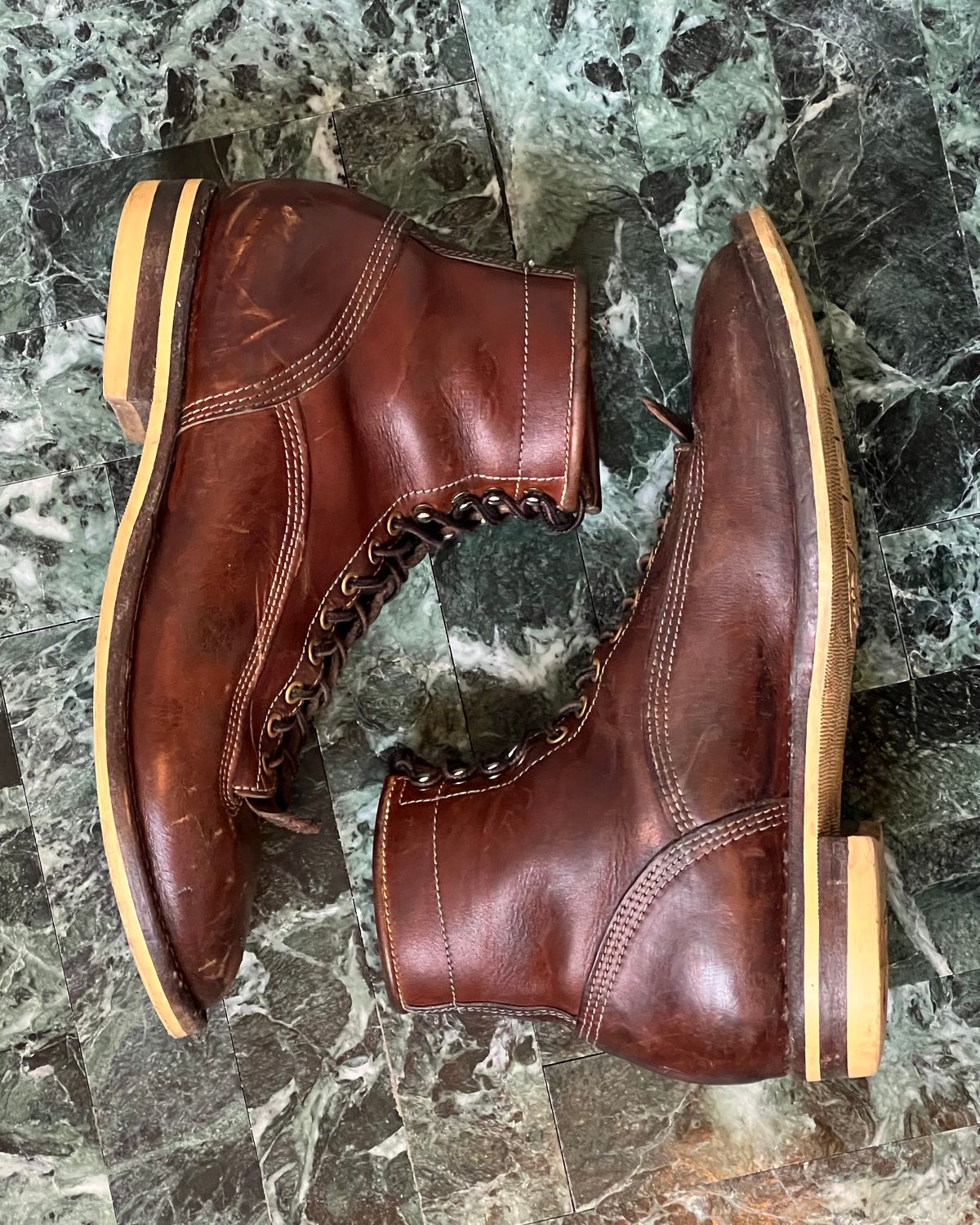 Photo by baschdln on February 5, 2024 of the Self-Made Lace To Toe in Austrian Cow Leather, vegetable Tanned, (reversed) waxed flesh.