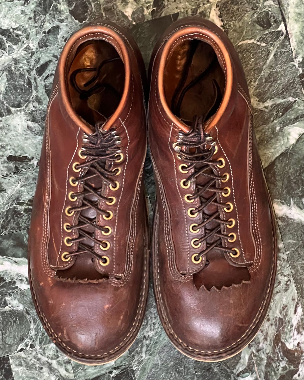 Photo by baschdln on February 5, 2024 of the Self-Made Lace To Toe in Austrian Cow Leather, vegetable Tanned, (reversed) waxed flesh.
