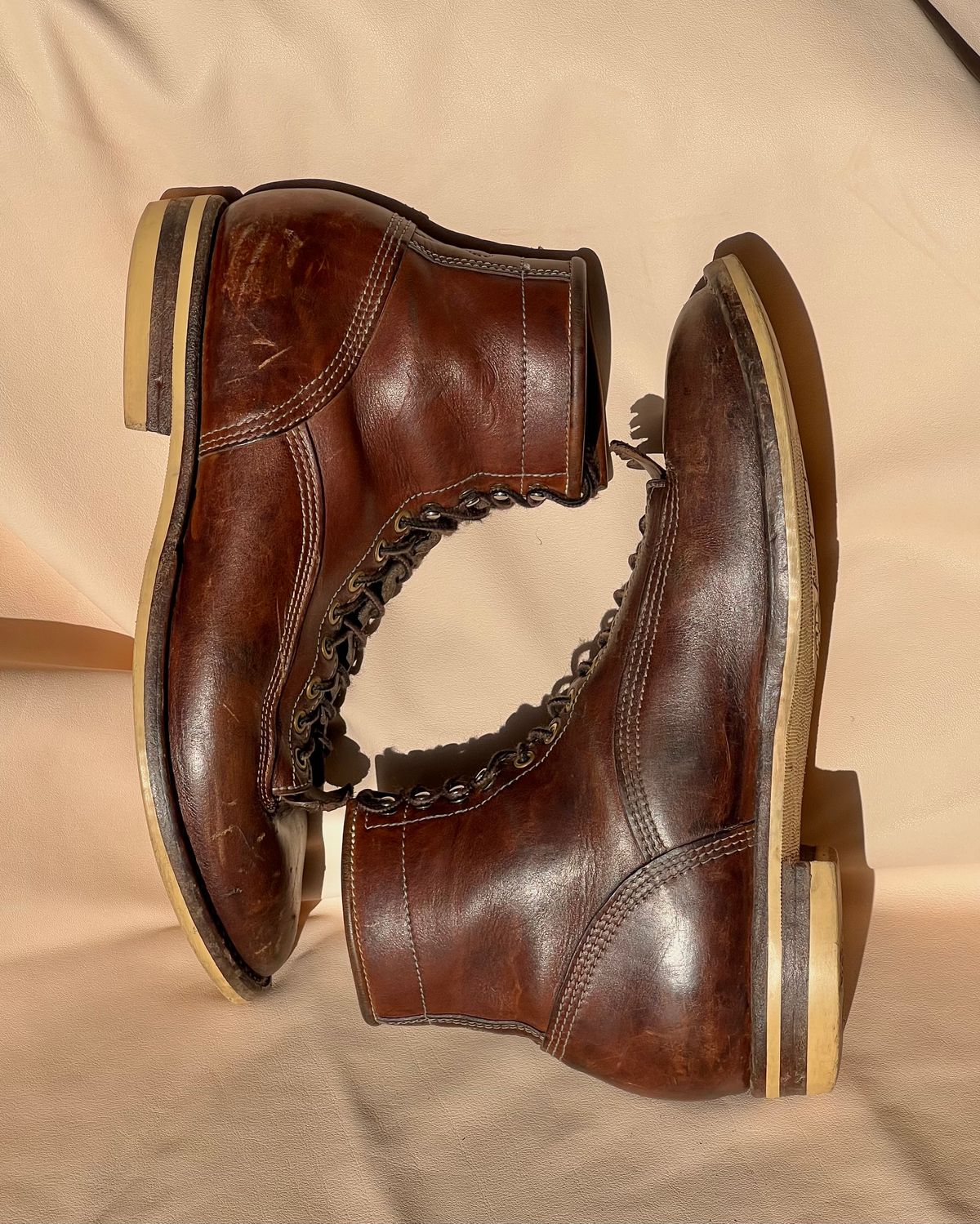 Photo by baschdln on March 4, 2024 of the Self-Made Lace To Toe in Austrian Cow Leather, vegetable Tanned, (reversed) waxed flesh.