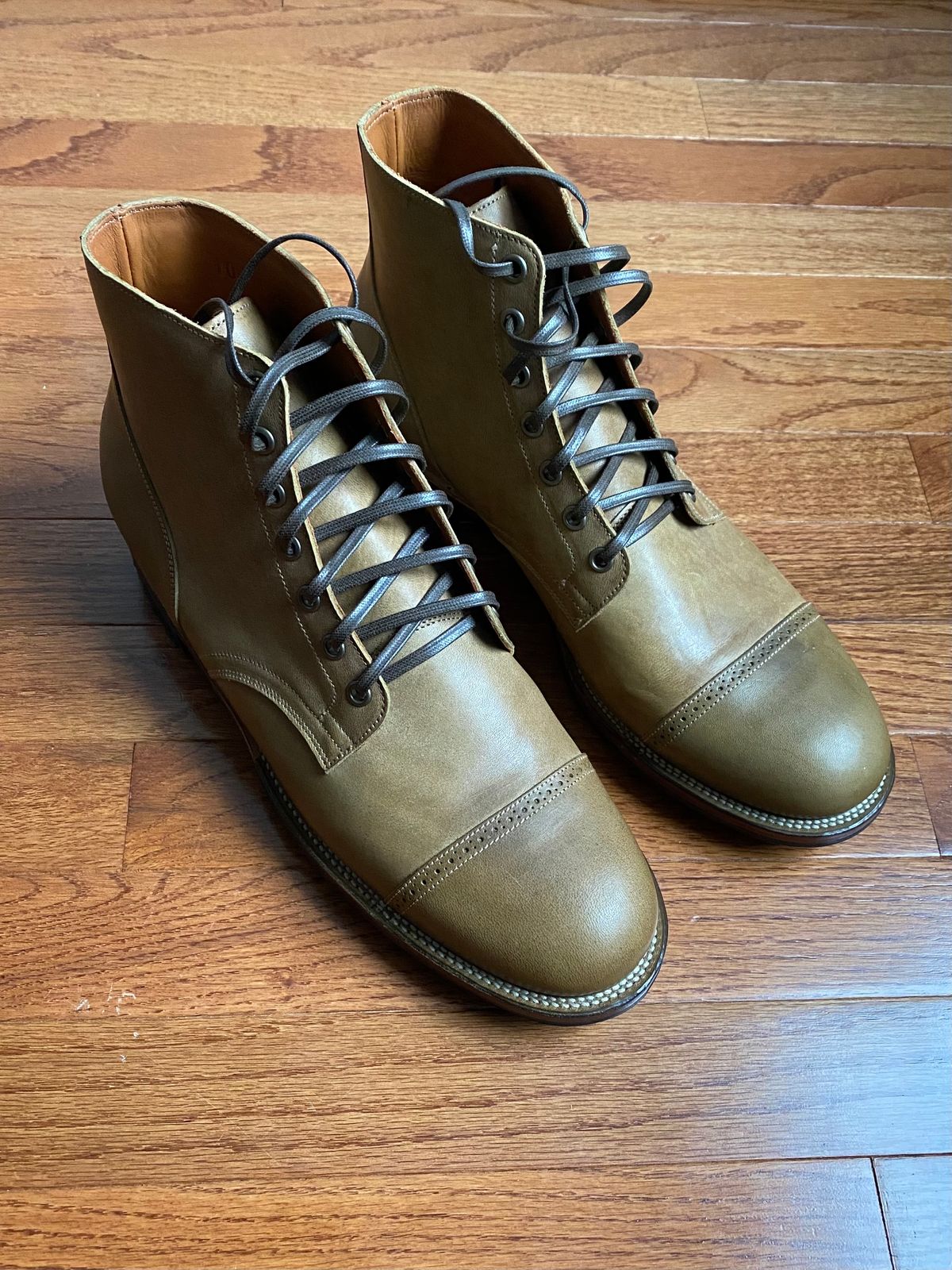 Photo by nvrp813 on September 25, 2023 of the Viberg Service Boot BCT in Maryam Honey Tanned Hosrehide.