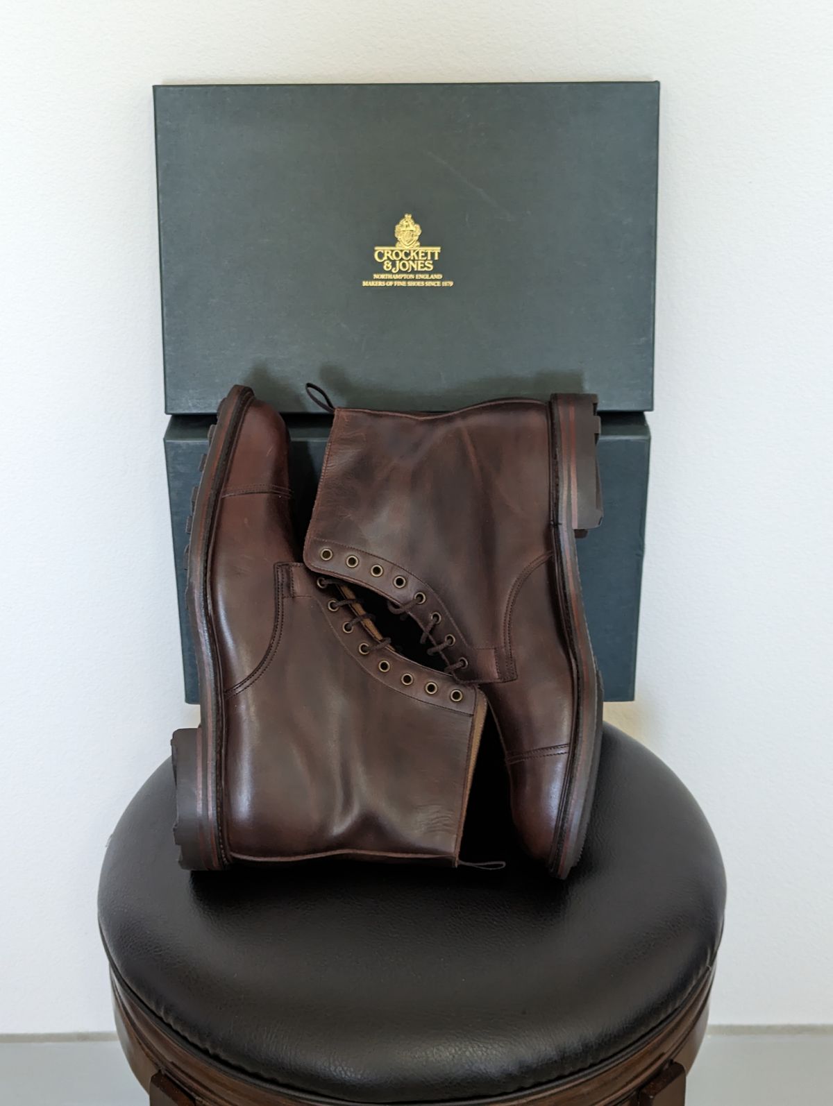 Photo by Korulag on October 1, 2023 of the Crockett & Jones Coniston in Coffee Hurricane Hide.