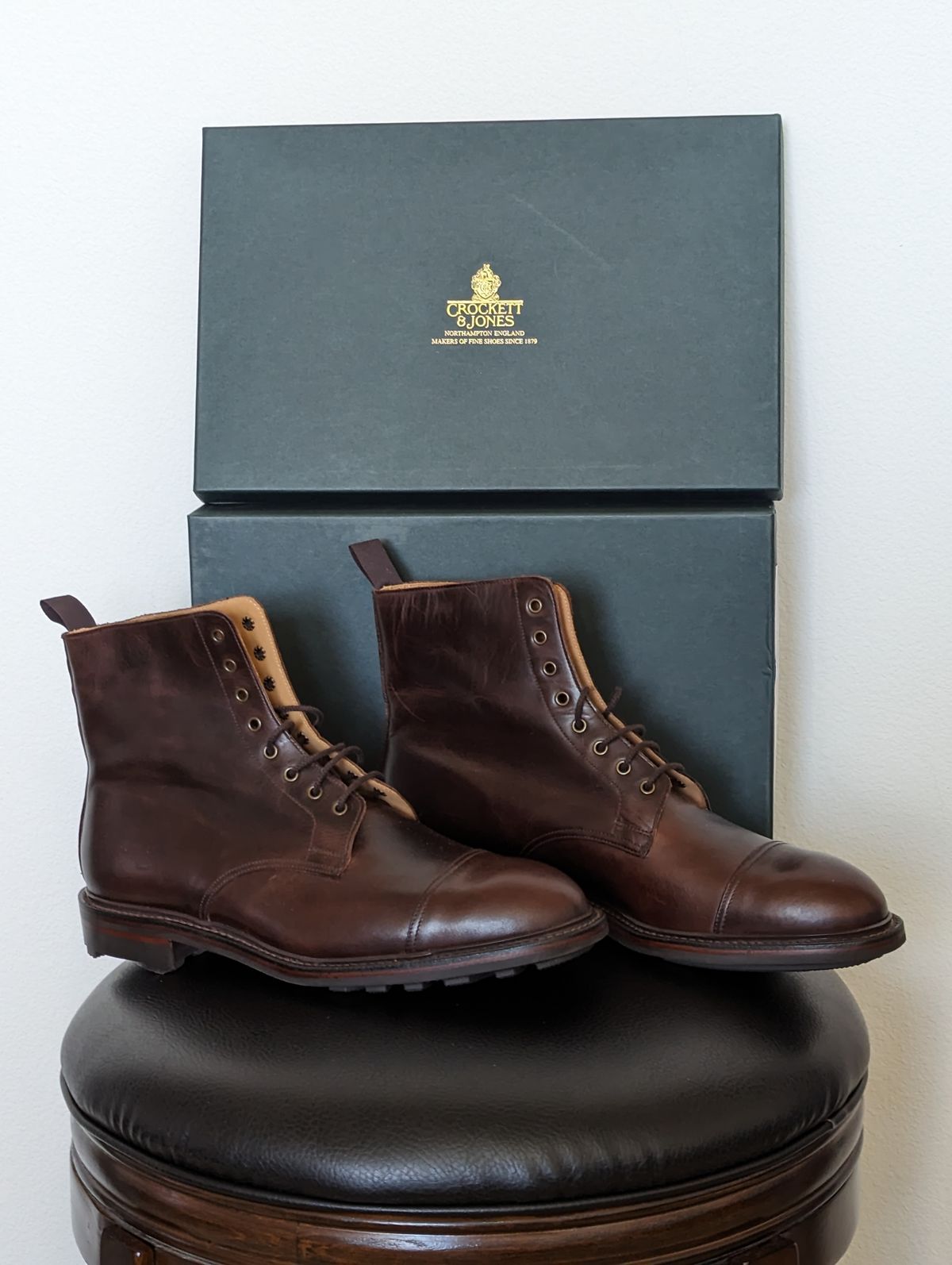 Photo by Korulag on October 1, 2023 of the Crockett & Jones Coniston in Coffee Hurricane Hide.