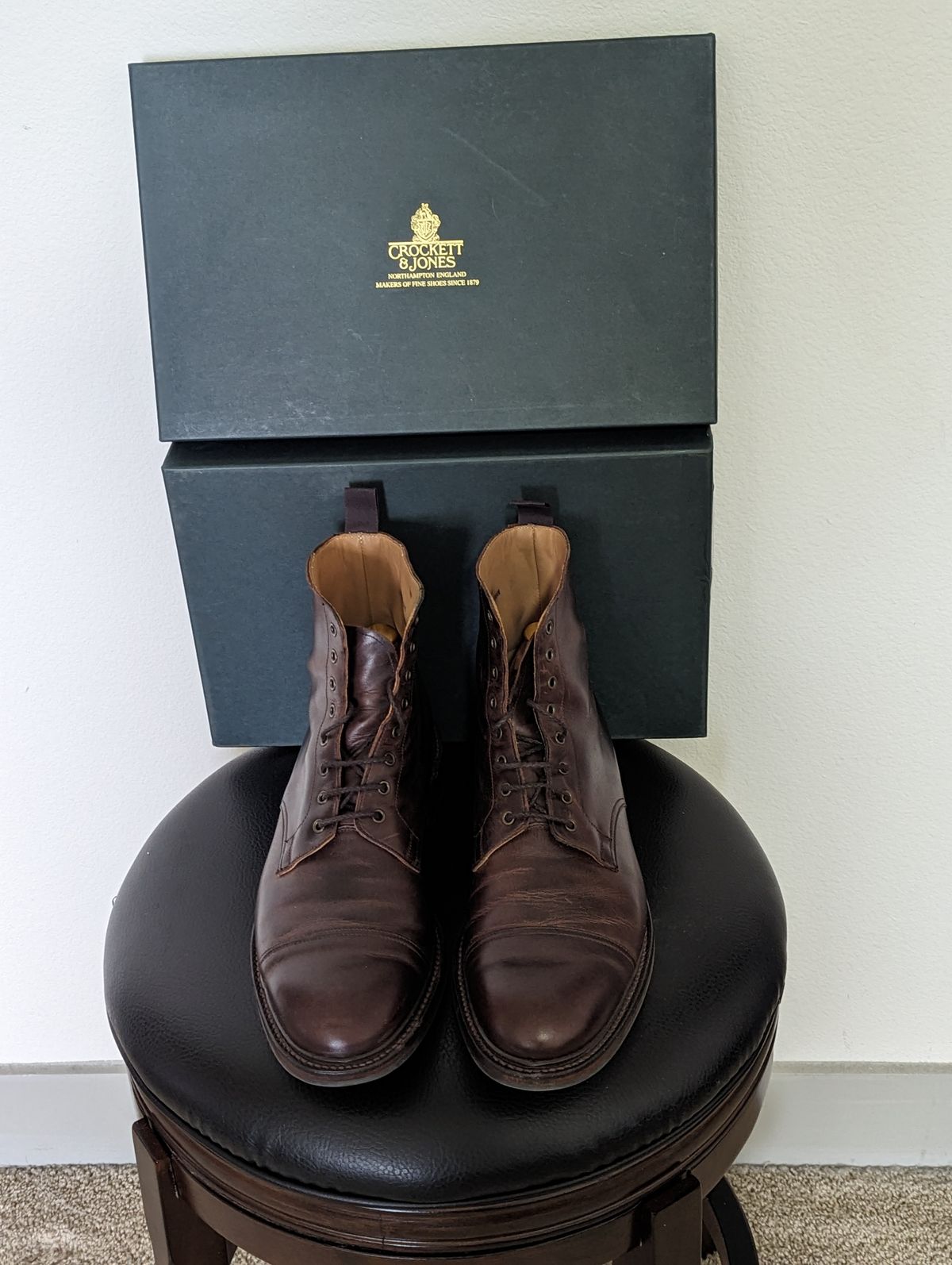 Photo by Korulag on November 4, 2023 of the Crockett & Jones Coniston in Coffee Hurricane Hide.