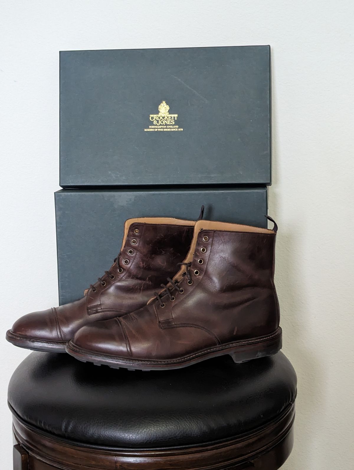 Photo by Korulag on November 4, 2023 of the Crockett & Jones Coniston in Coffee Hurricane Hide.
