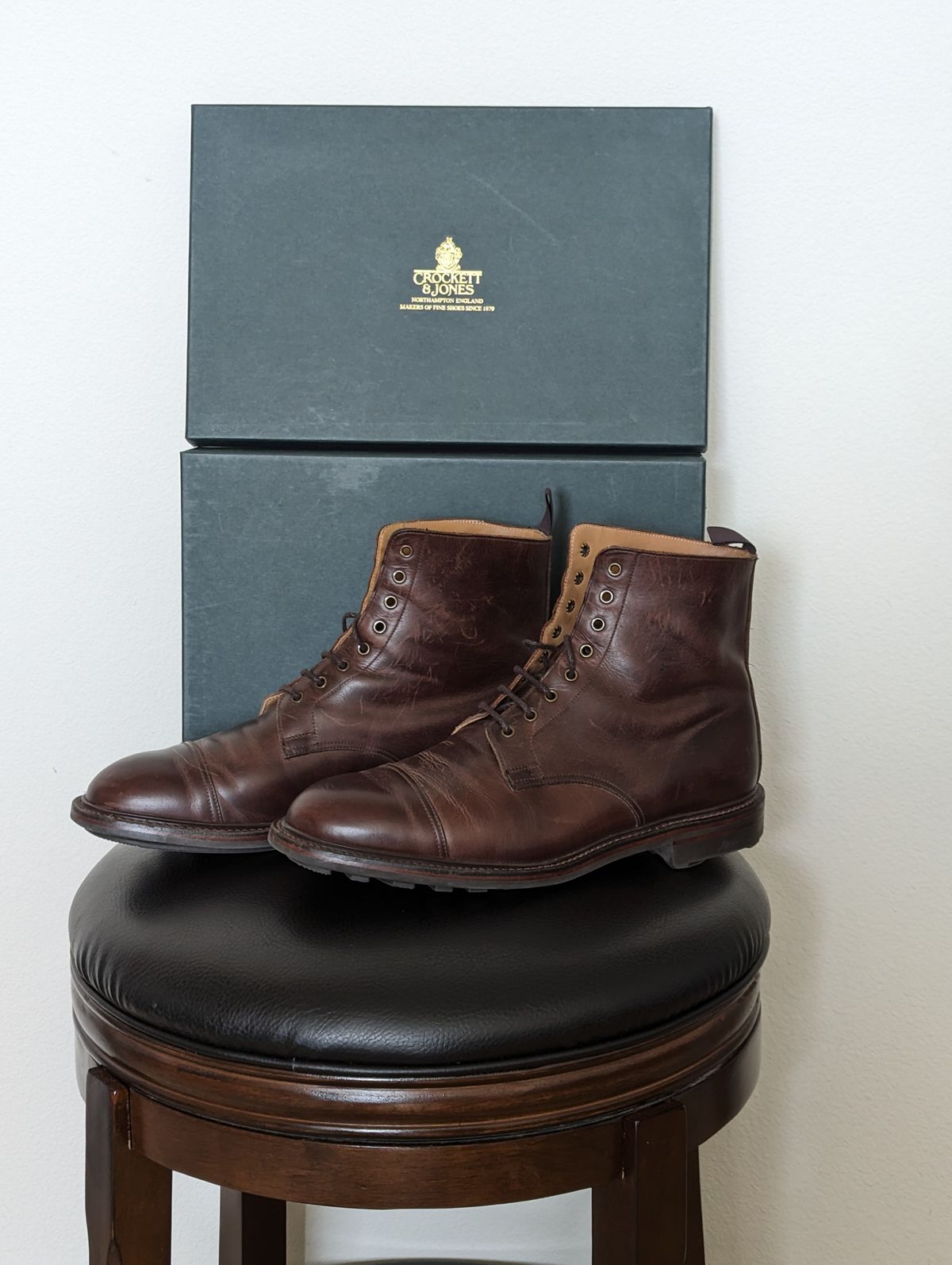 Photo by Korulag on December 2, 2023 of the Crockett & Jones Coniston in Coffee Hurricane Hide.