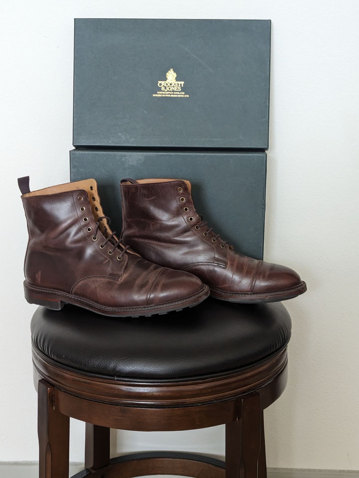 Photo by Korulag on December 2, 2023 of the Crockett & Jones Coniston in Coffee Hurricane Hide.