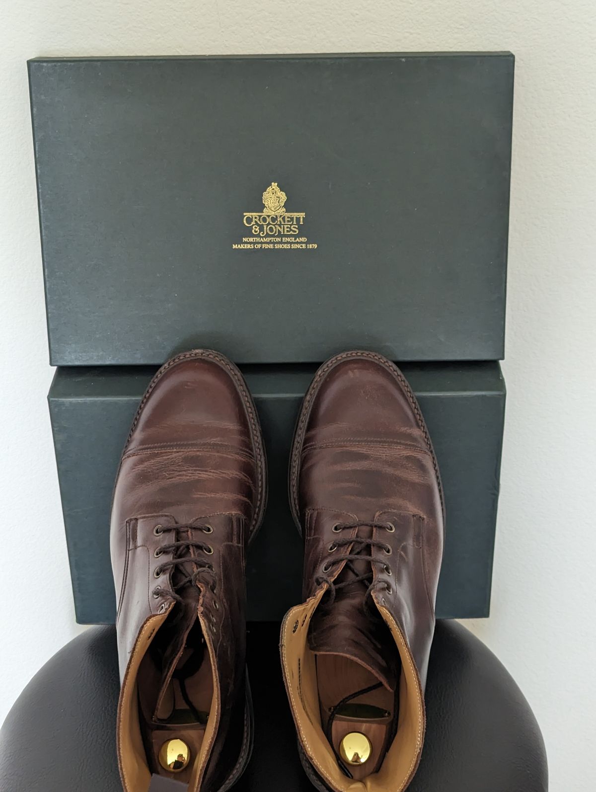 Photo by Korulag on December 2, 2023 of the Crockett & Jones Coniston in Coffee Hurricane Hide.