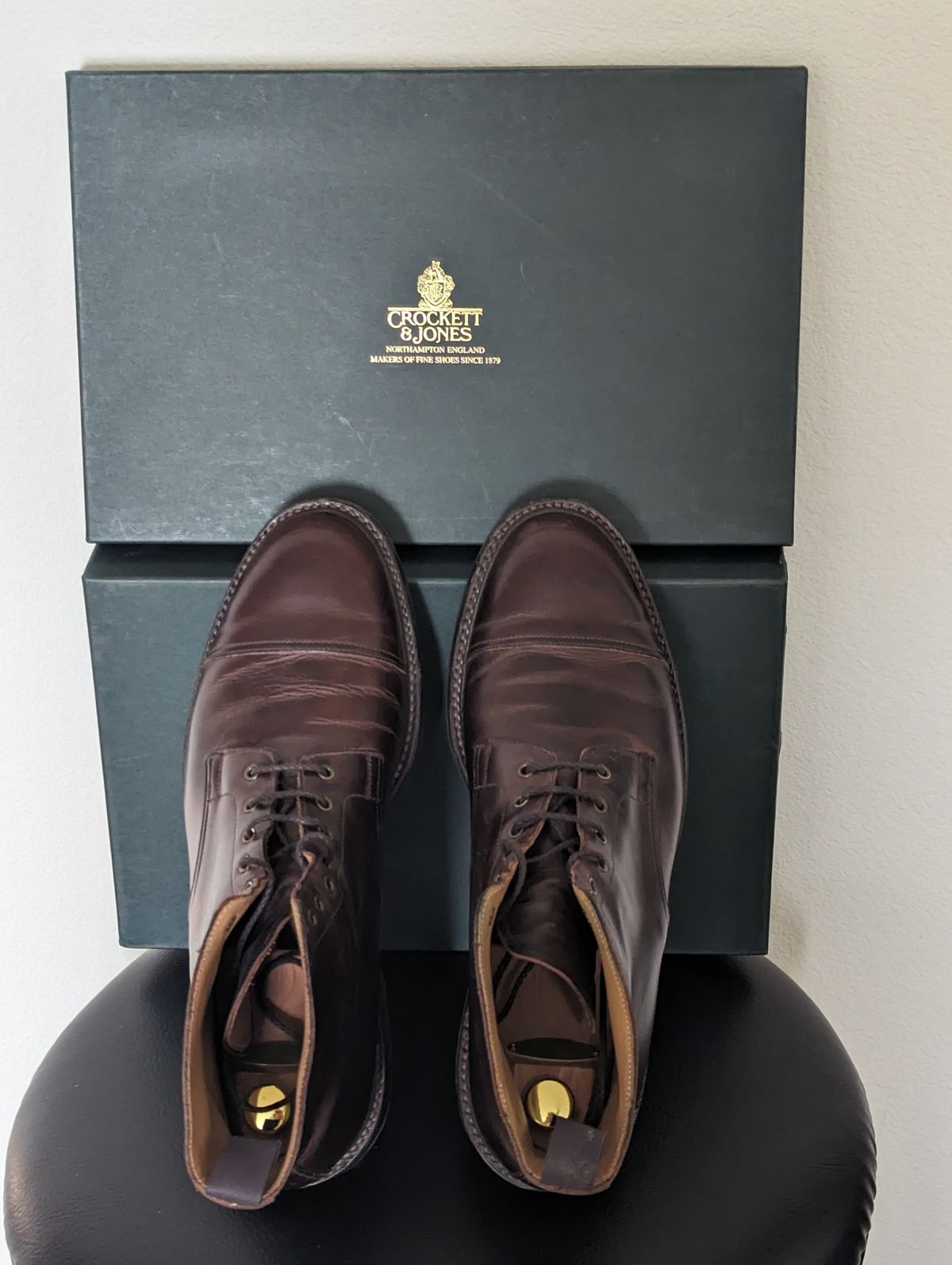 Photo by Korulag on February 1, 2024 of the Crockett & Jones Coniston in Coffee Hurricane Hide.