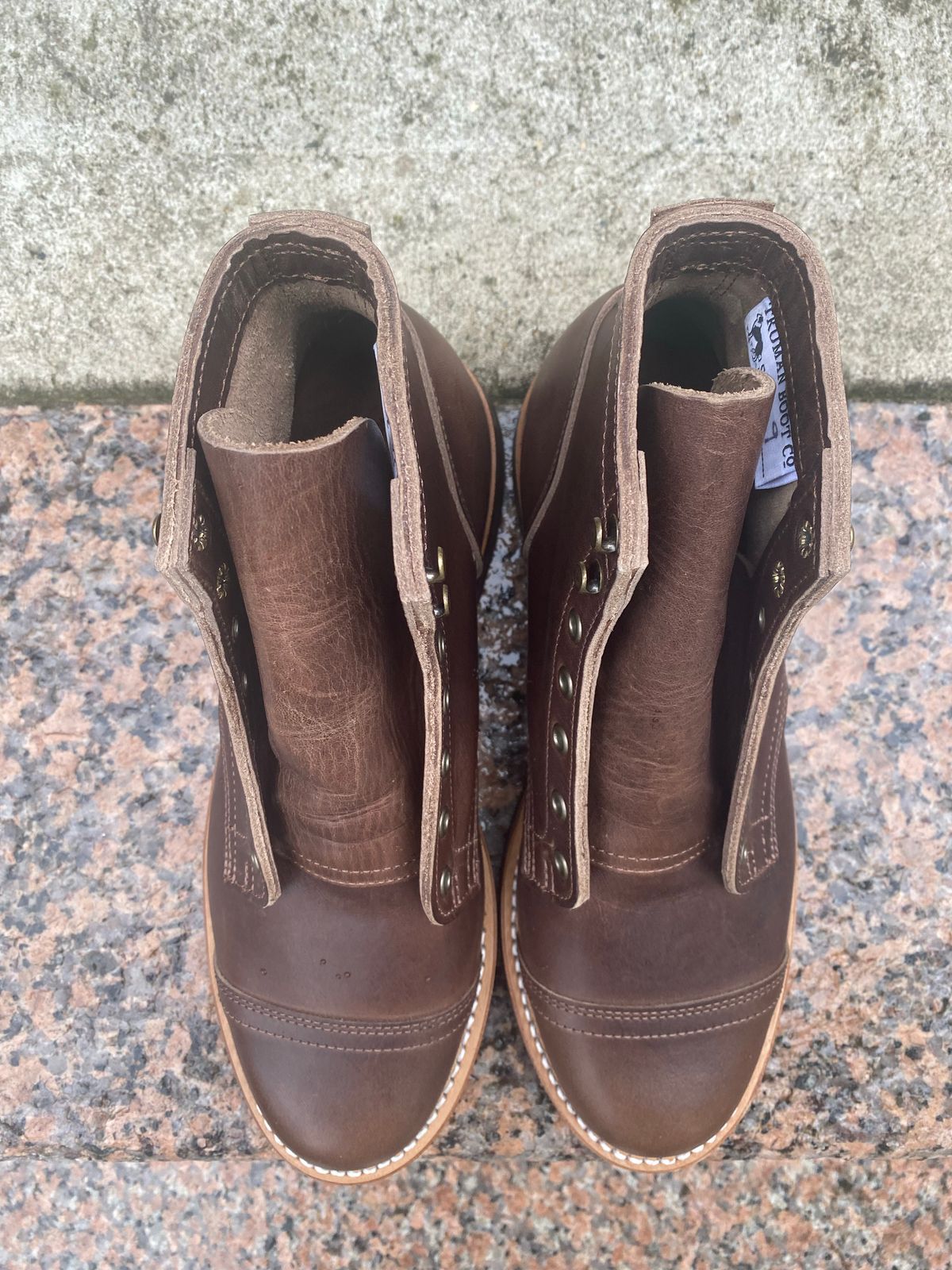 Photo by CHUNHWA on October 5, 2022 of the Truman Service Boot in Horween Walnut Cypress.