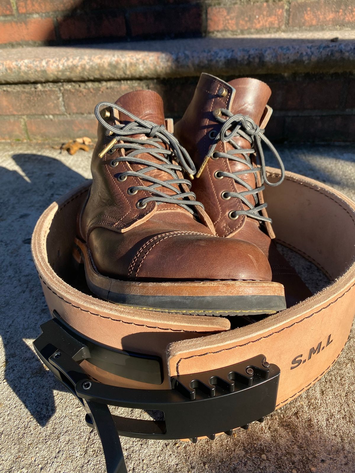 Photo by CHUNHWA on November 8, 2022 of the Truman Service Boot in Horween Walnut Cypress.