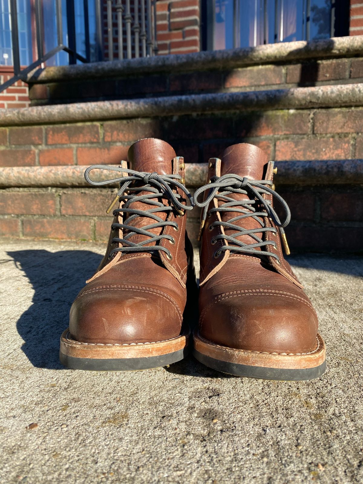 Photo by CHUNHWA on November 8, 2022 of the Truman Service Boot in Horween Walnut Cypress.