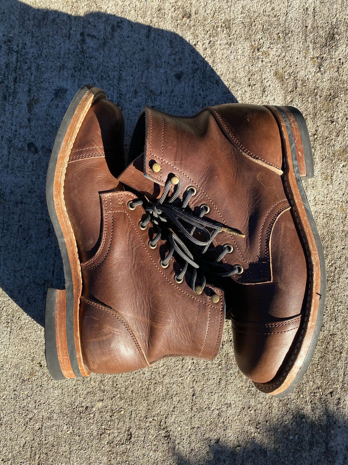 Photo by CHUNHWA on November 8, 2022 of the Truman Service Boot in Horween Walnut Cypress.