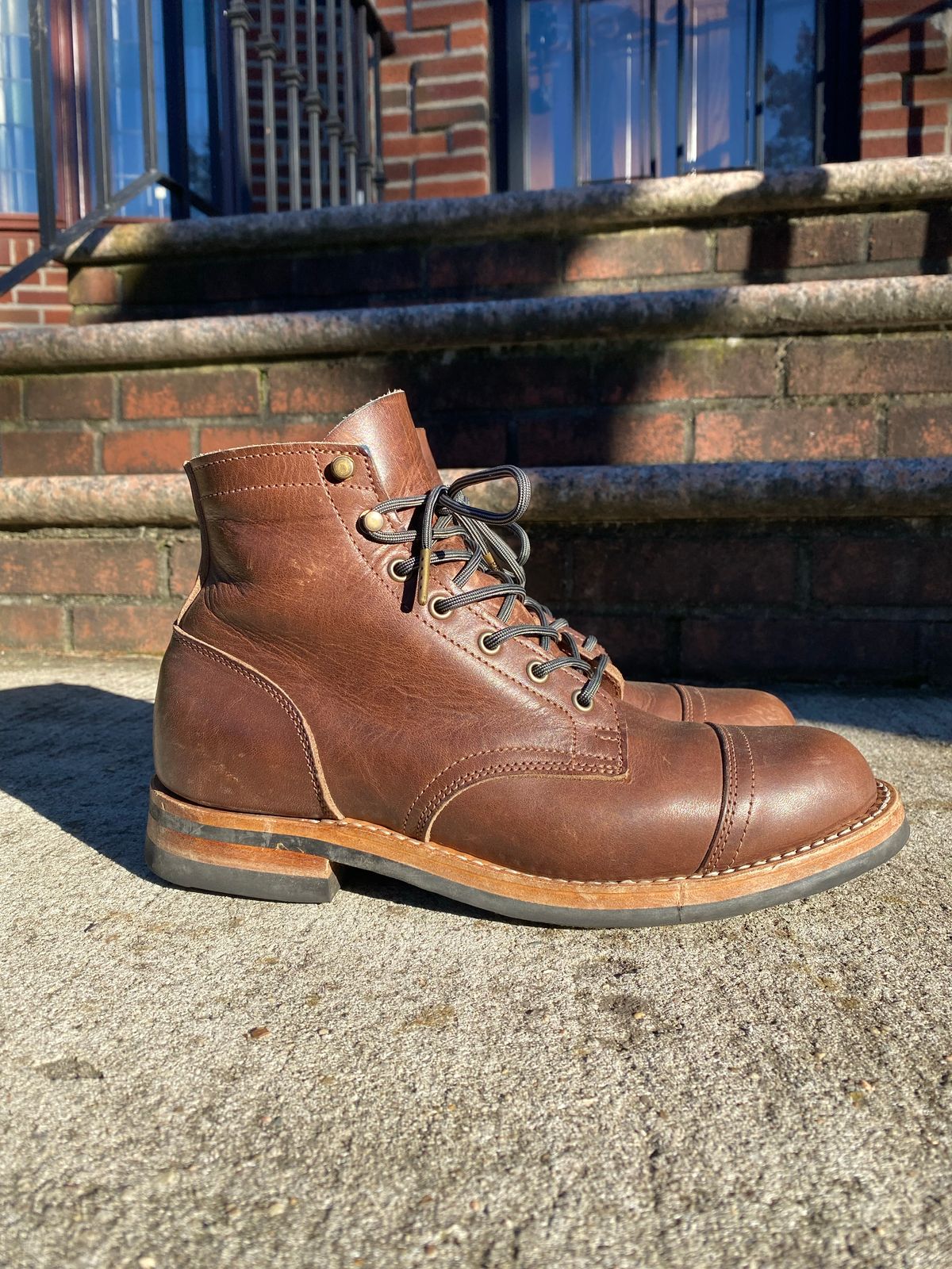 Photo by CHUNHWA on November 8, 2022 of the Truman Service Boot in Horween Walnut Cypress.