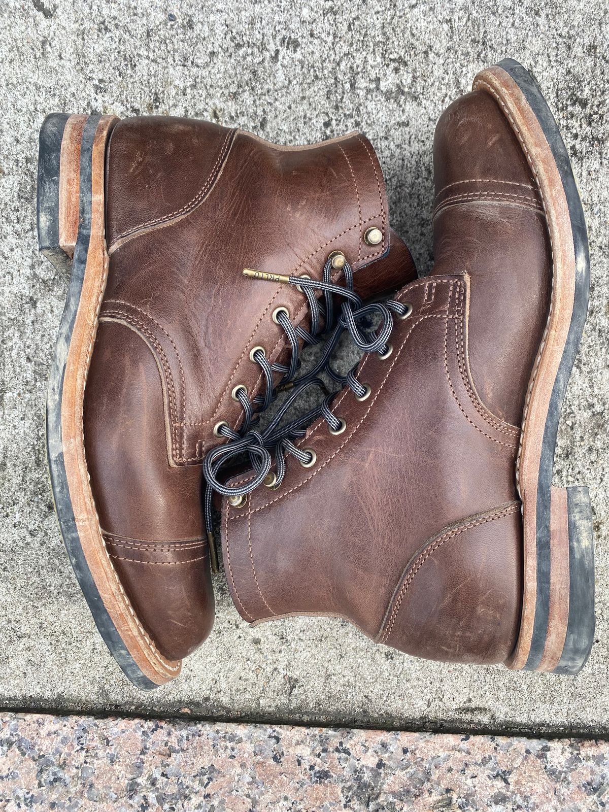 Photo by CHUNHWA on December 5, 2022 of the Truman Service Boot in Horween Walnut Cypress.