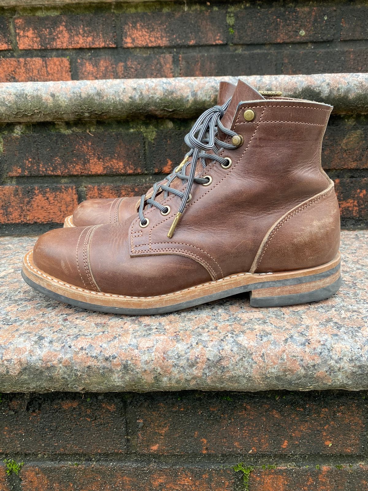 Photo by CHUNHWA on January 5, 2023 of the Truman Service Boot in Horween Walnut Cypress.