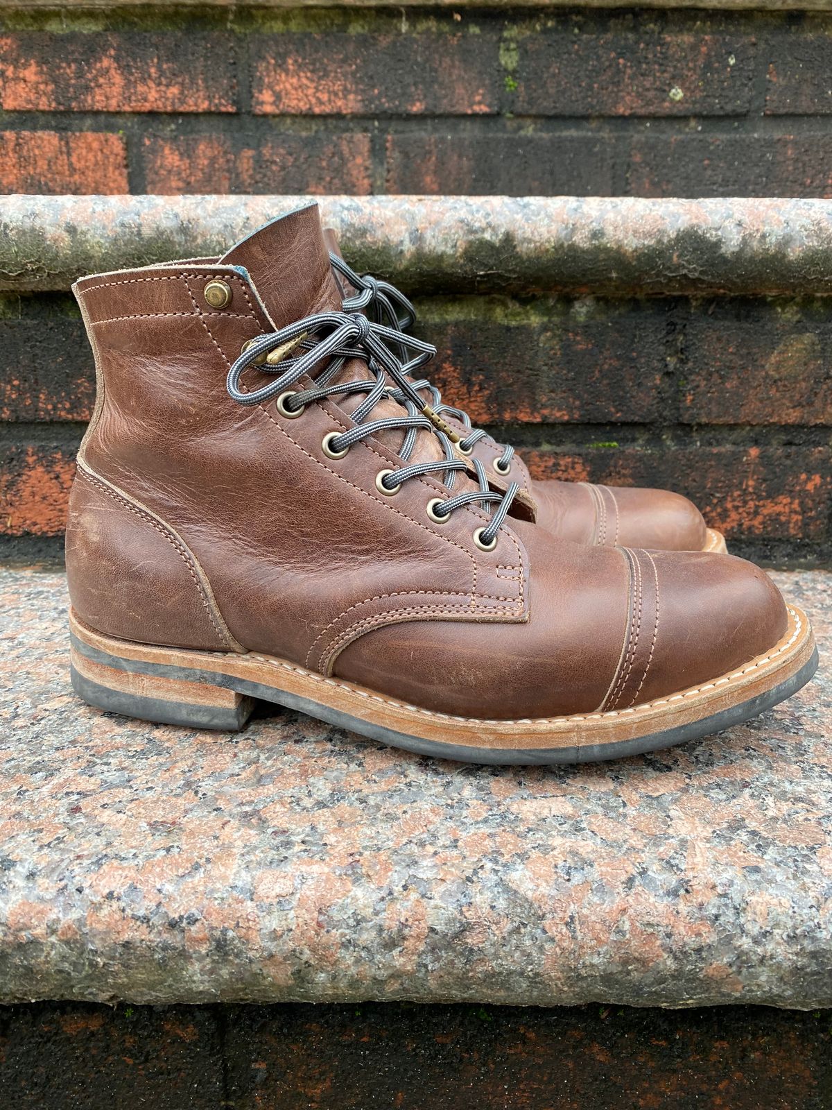 Photo by CHUNHWA on January 5, 2023 of the Truman Service Boot in Horween Walnut Cypress.