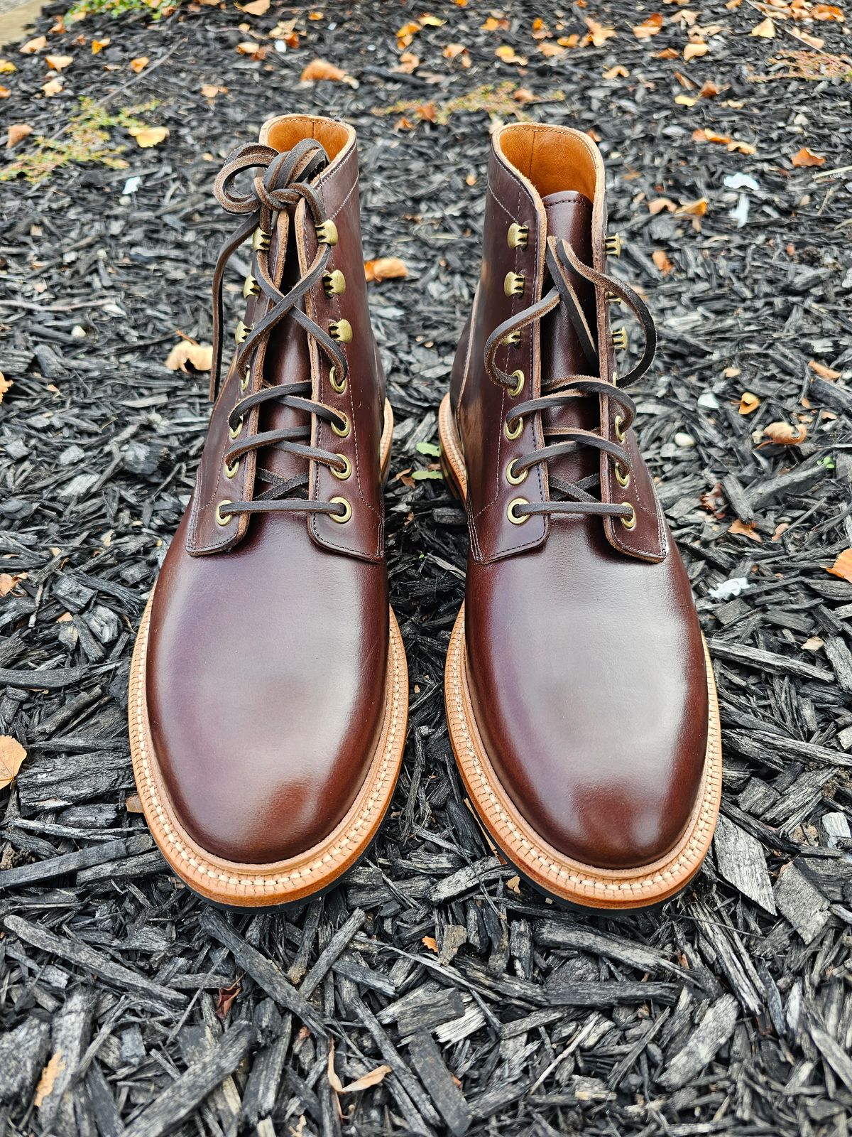 Photo by jtstav on October 6, 2023 of the Grant Stone Diesel Boot in Horween Crimson Chromexcel.