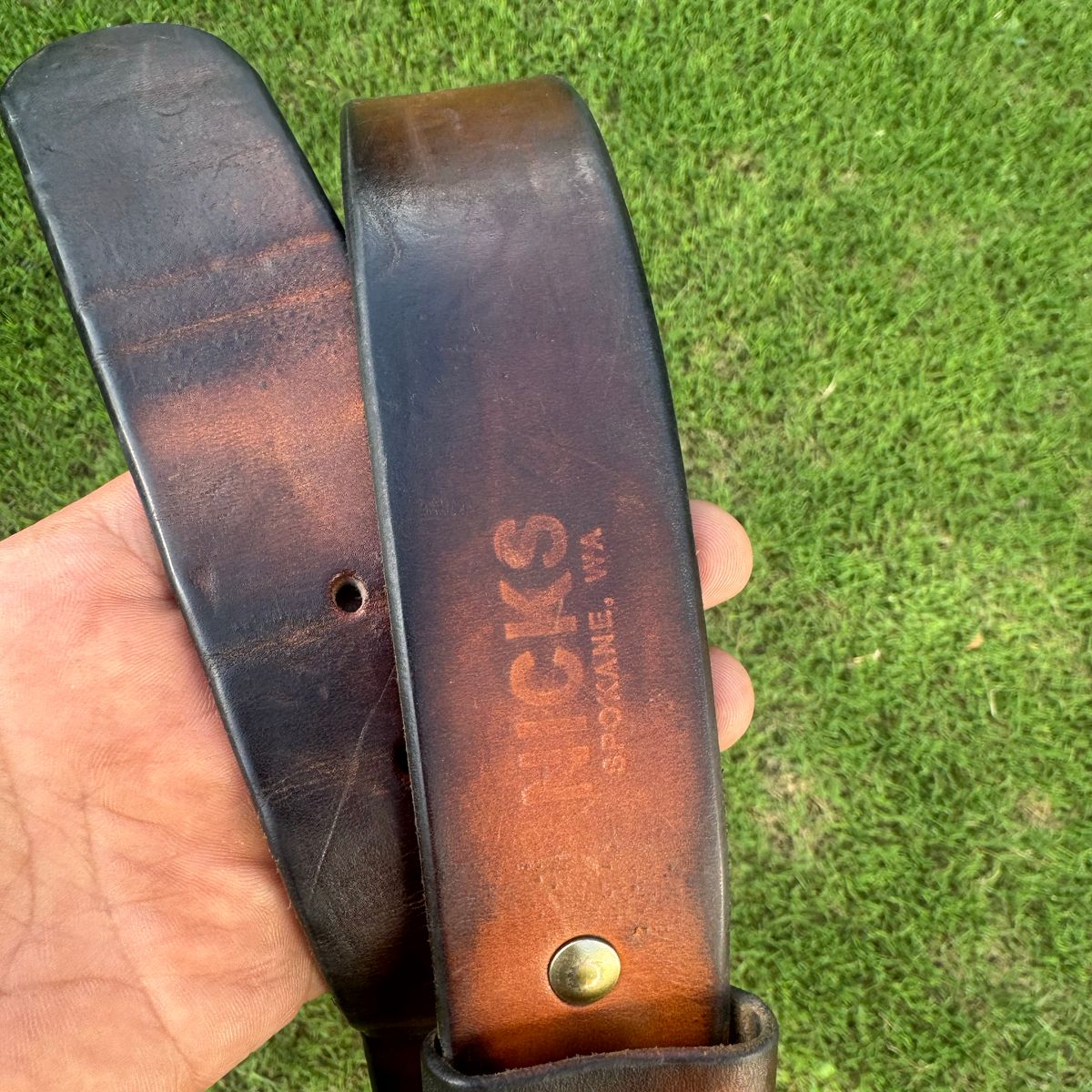 Photo by traceycortez on July 16, 2025 of the Nick’s Handmade Boots 1.75” Heavy Duty Work Belt in Wickett & Craig Natural Double Stuffed.