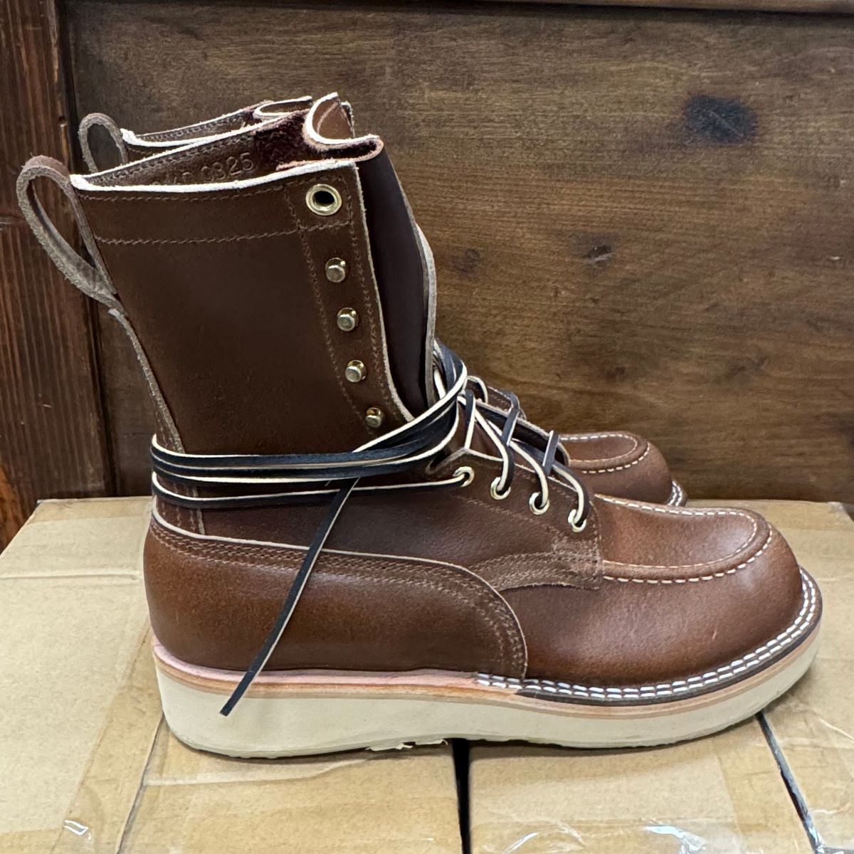 Photo by traceycortez on October 1, 2025 of the Nicks Moc Toe HD in Horween Ember Waxed flesh.